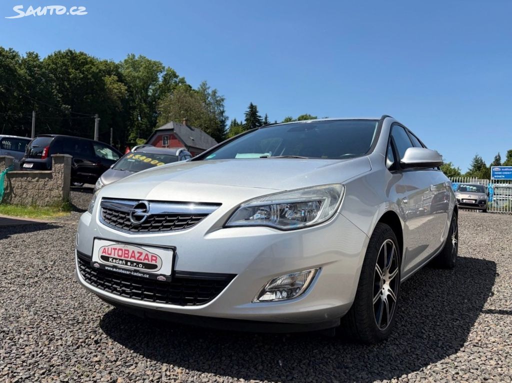 Opel Astra, J KOMBI 1,6 85kW, SERVISKA