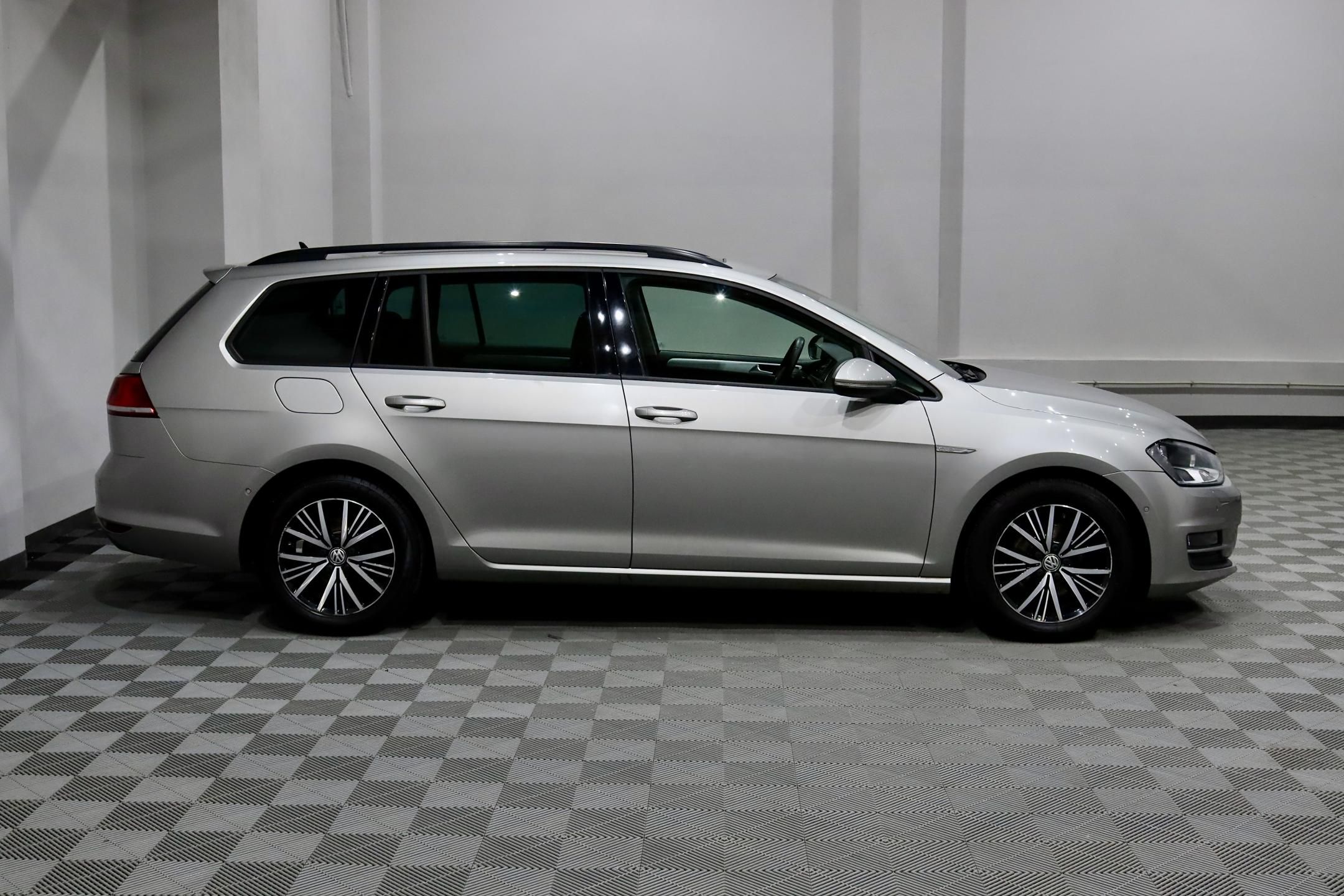 Volkswagen Golf, 7 Variant 1.4 TSI 90 kW - fotka 4