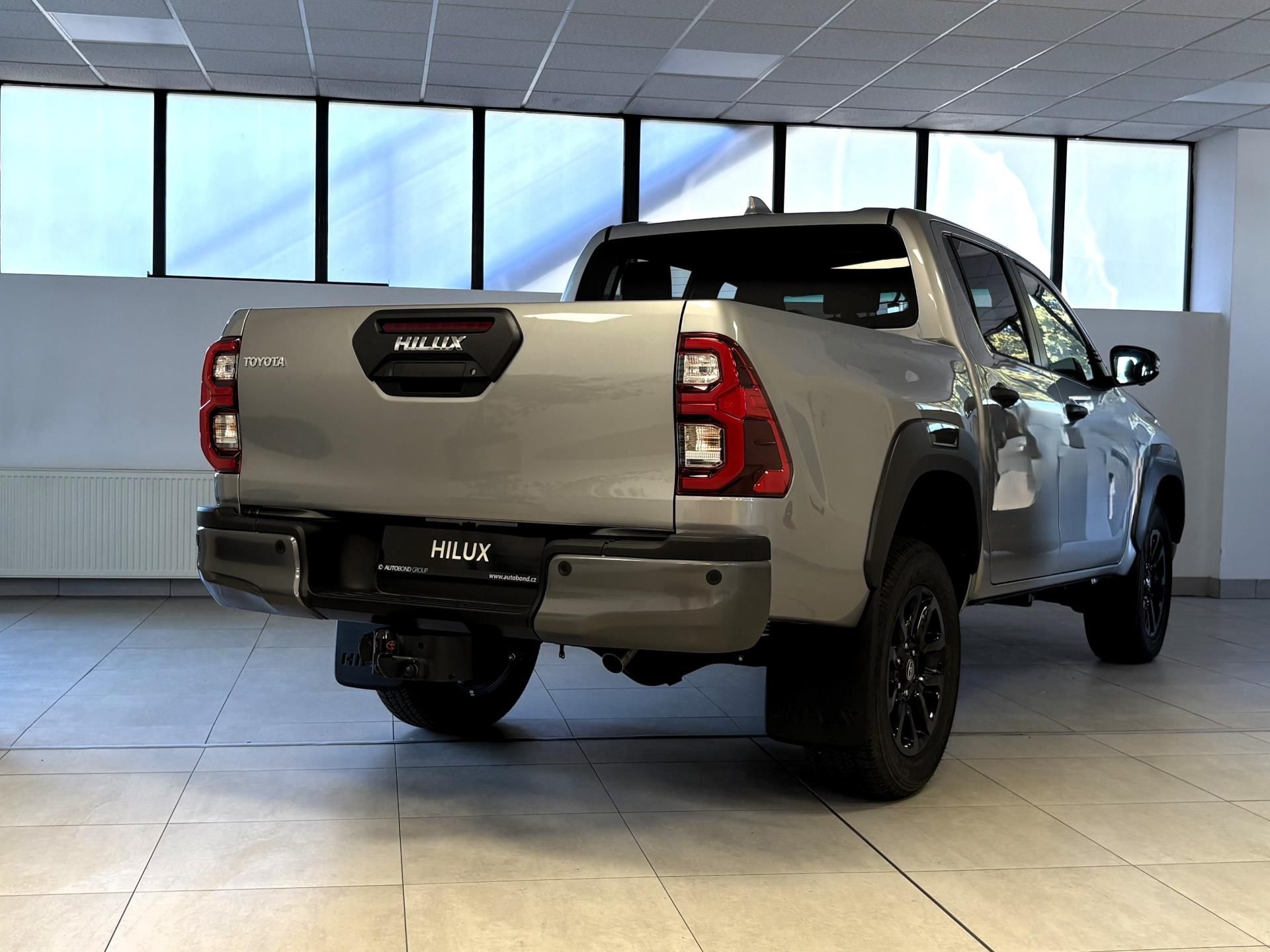 Toyota Hilux, 2,8 Diesel, 6st (4x4), Invinci - fotka 4