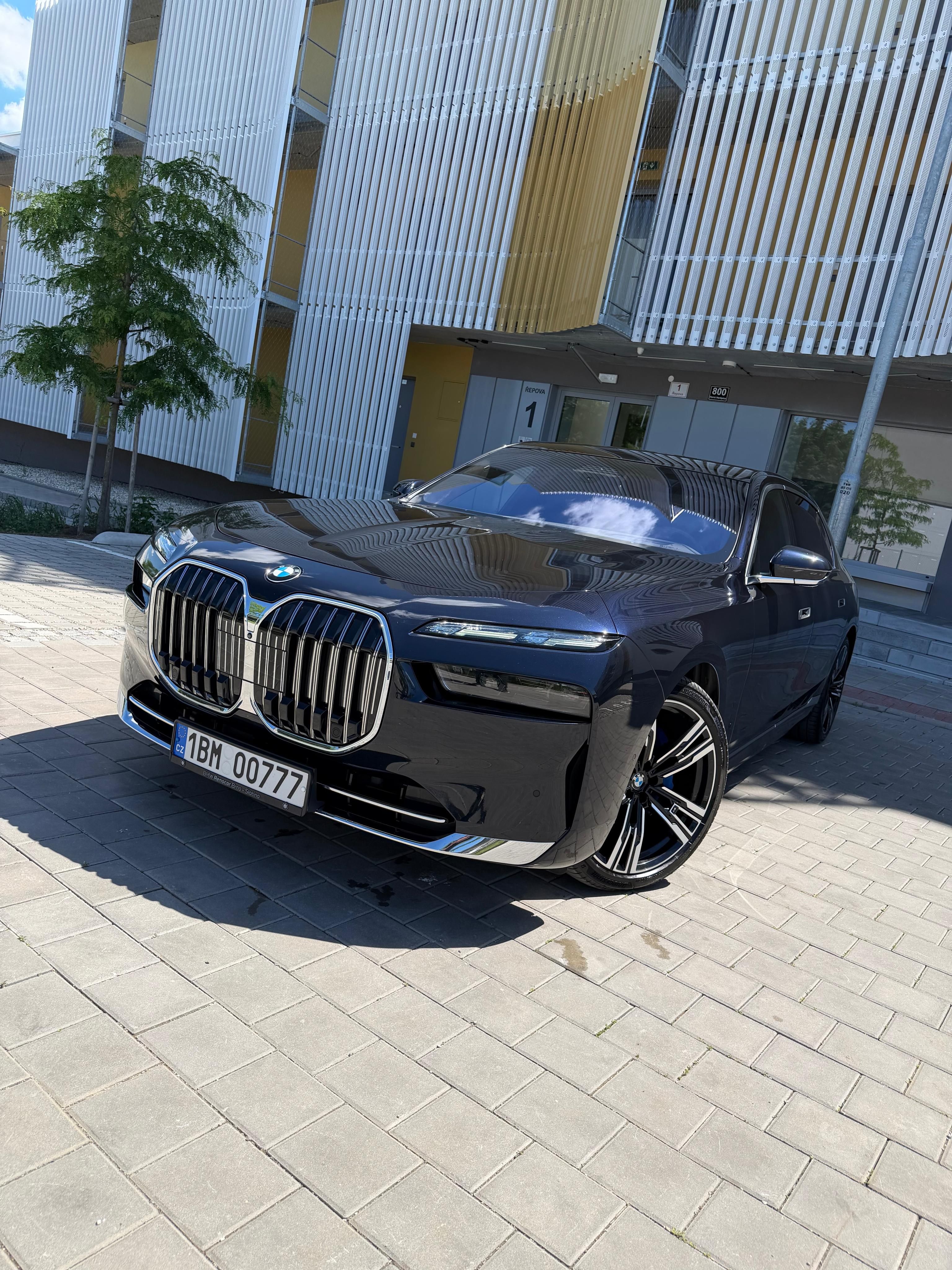 BMW Řada 7, G70 3.0d