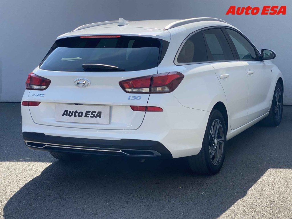 Hyundai i30, 1.5 T-GDi MHEV,Smart,LED - fotka 4