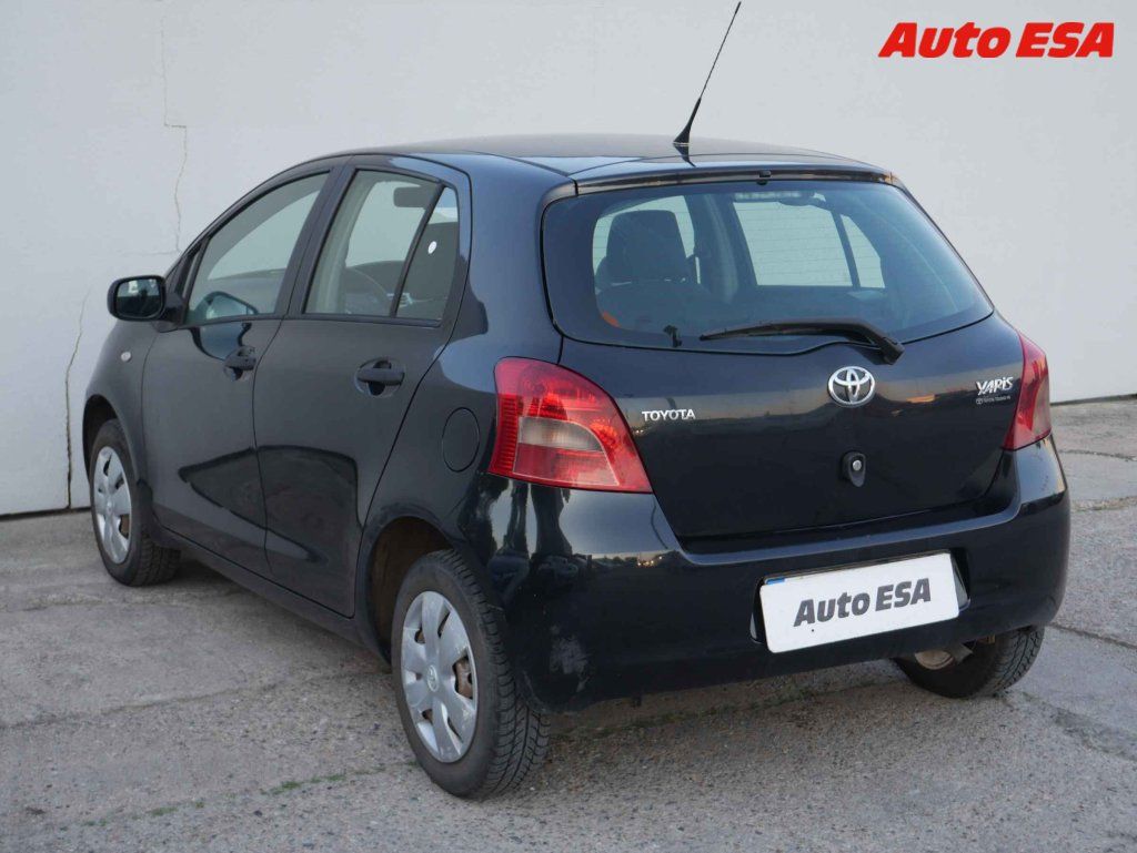 Toyota Yaris, 1.0 i - fotka 4