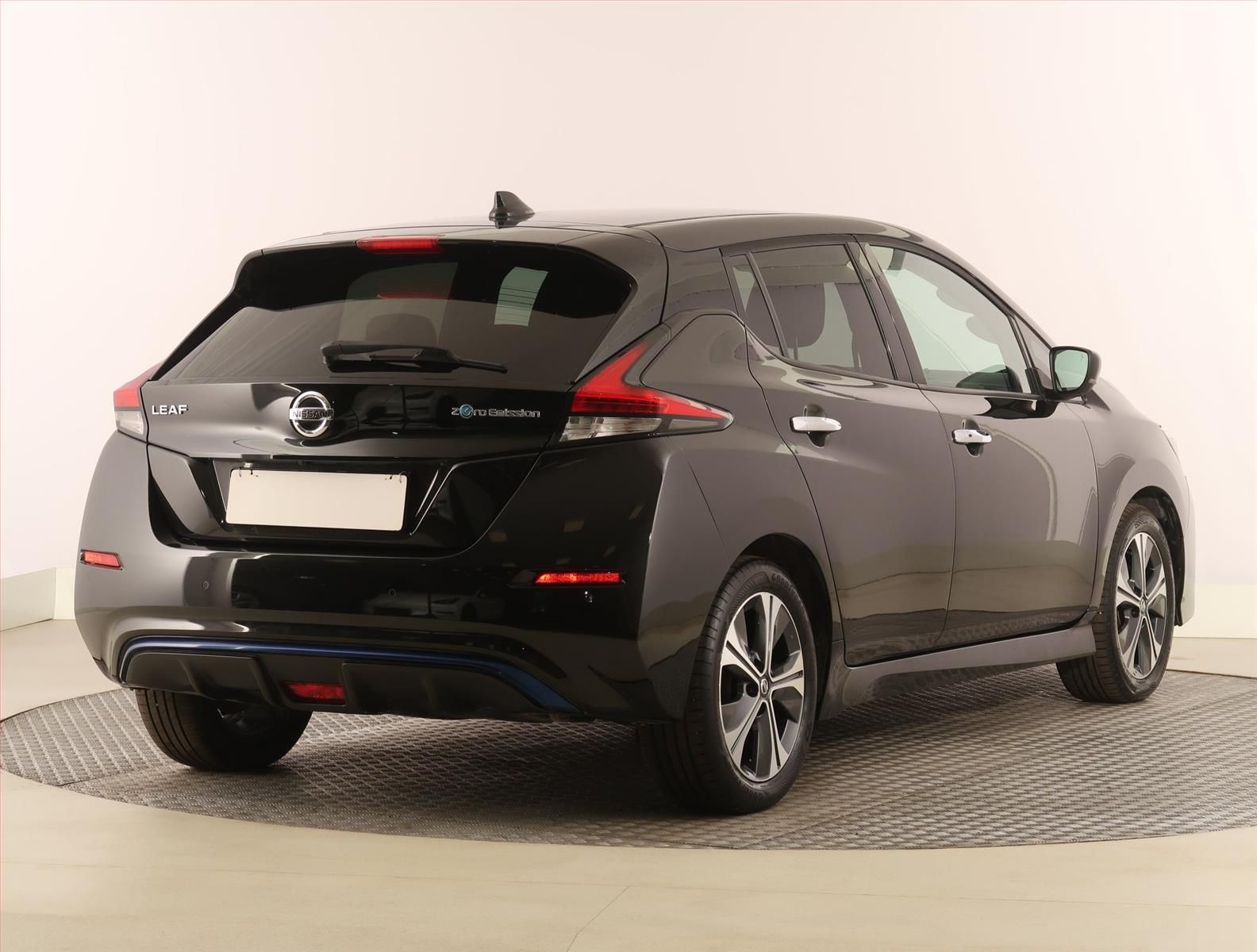 Nissan LEAF, 40 kWh, SoH 91%, Automat - fotka 5