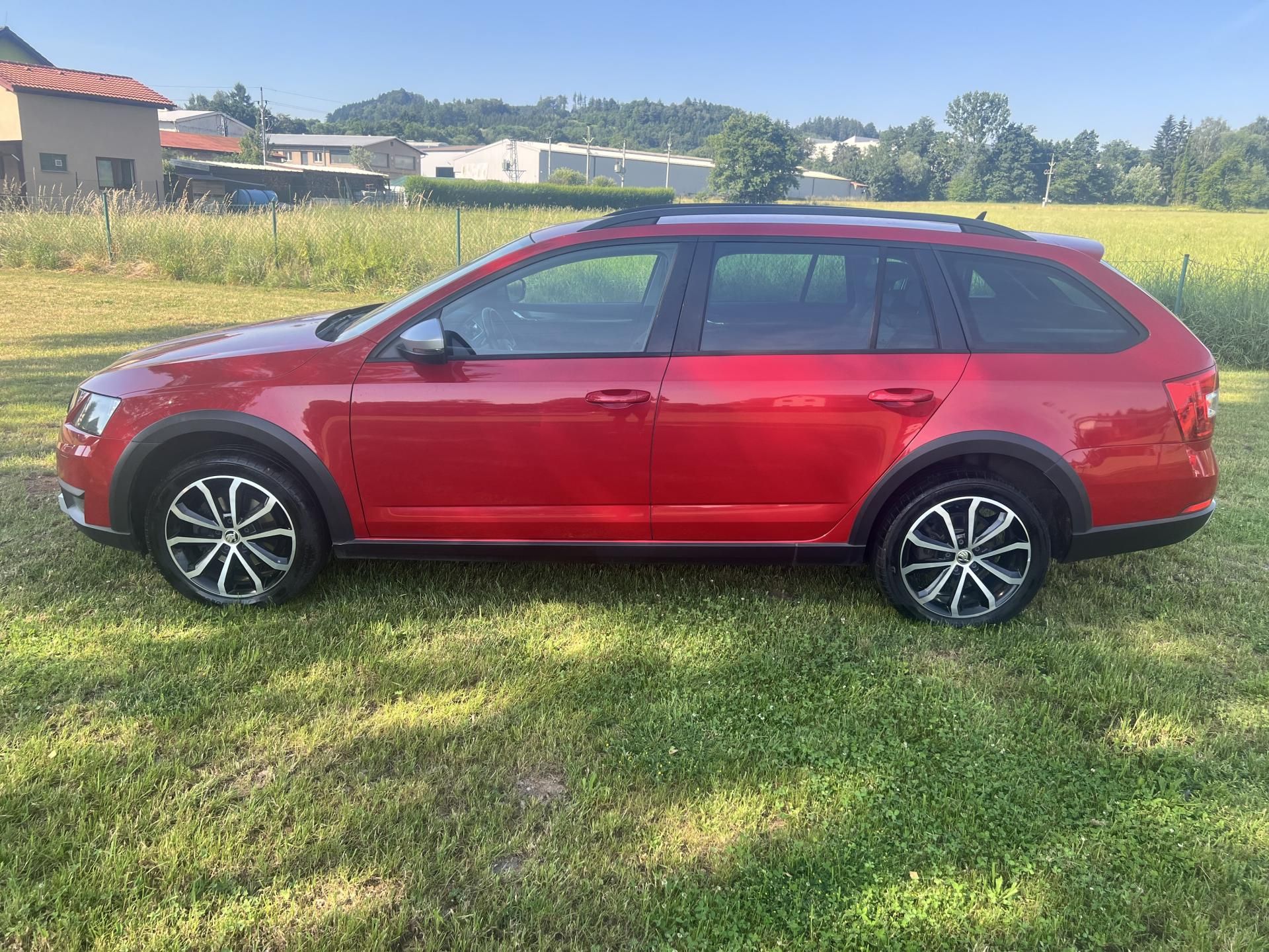 Škoda Octavia, 2.0TDI 110KW,SCOUT,4x4,DSG,KůŽ - fotka 4