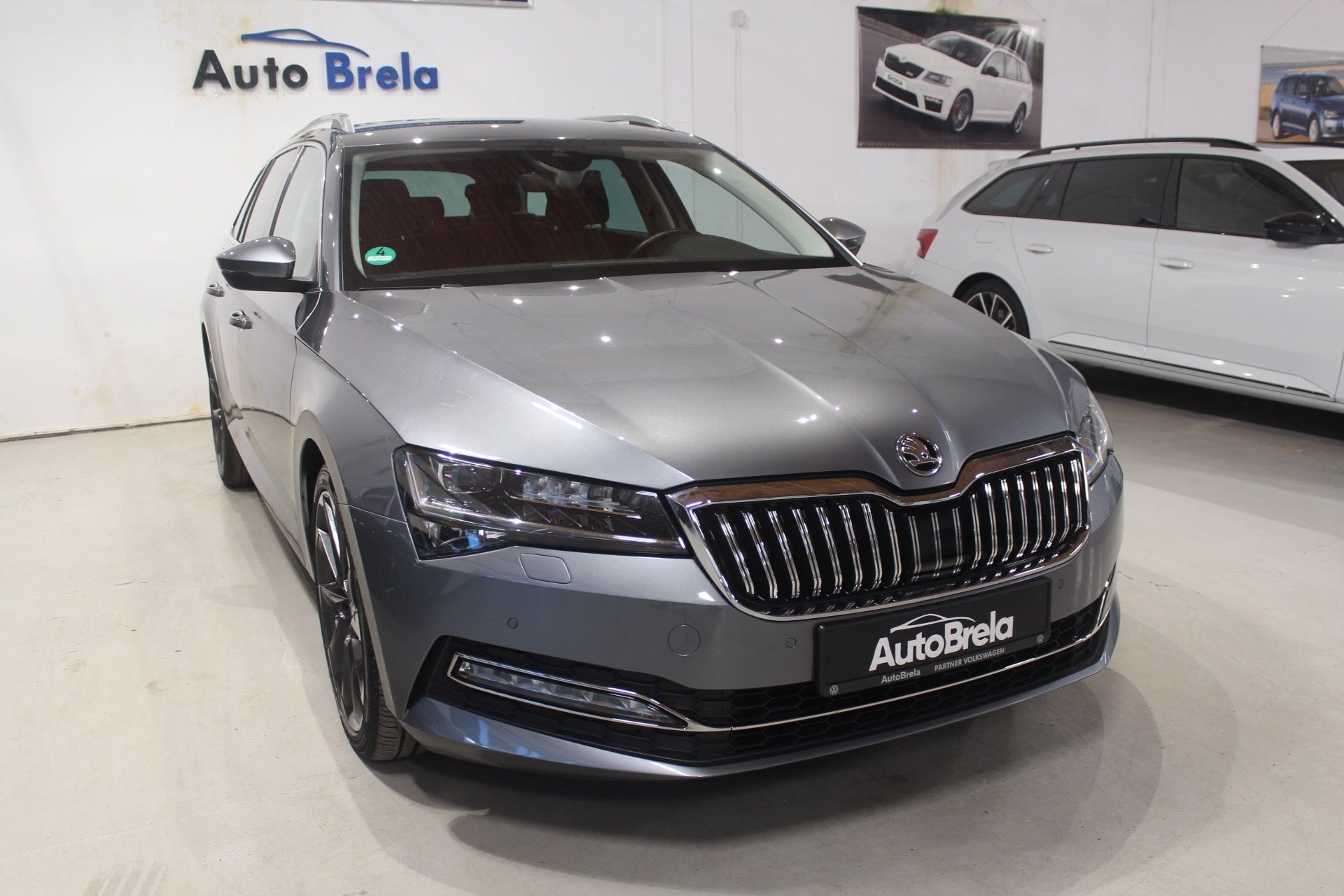 Škoda Superb, 2.0TDI DSG Matrix Display - fotka 2