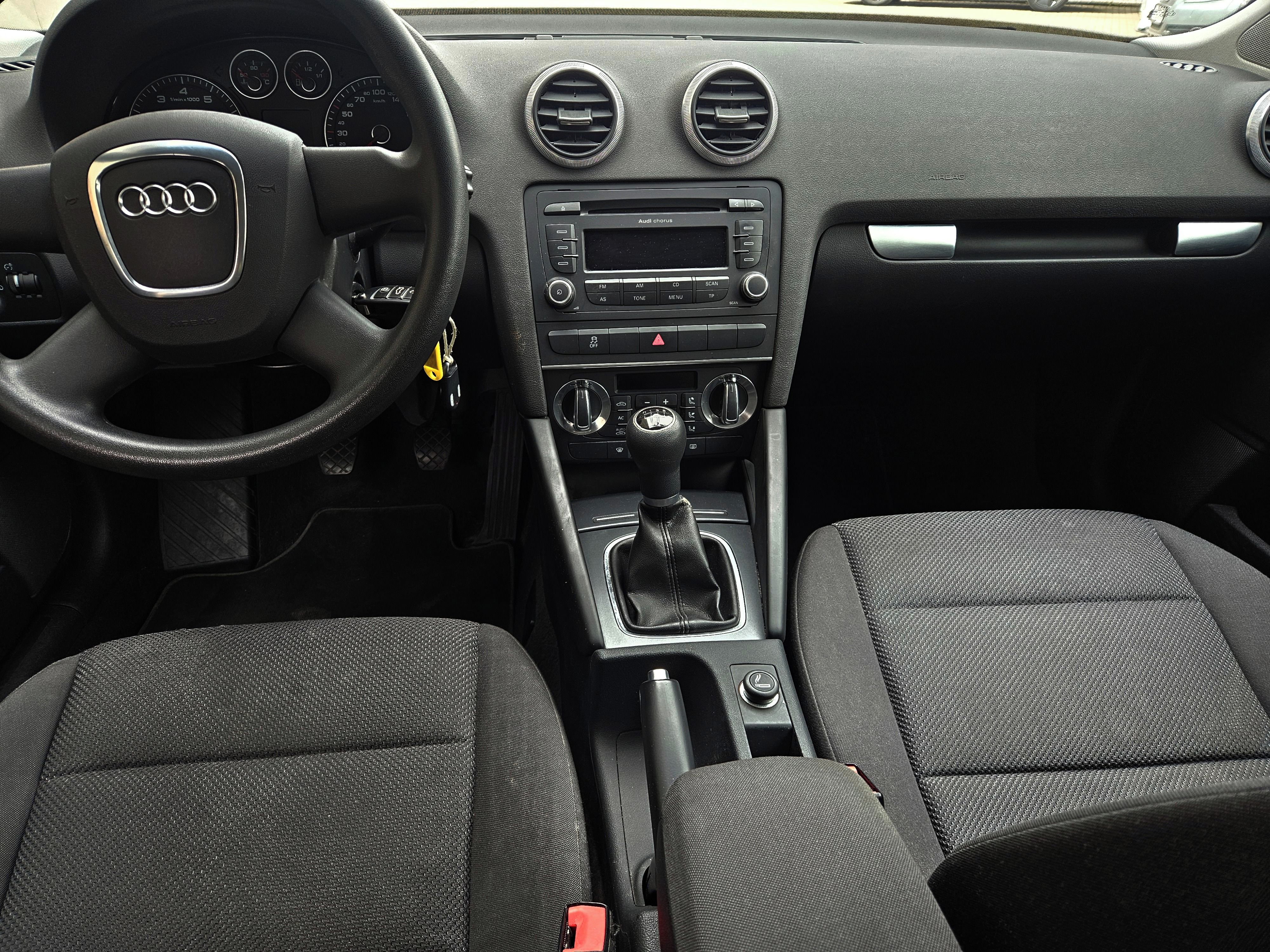 Audi A3, Sportback 1.6 MPI 75 kW ČR 1M - fotka 6