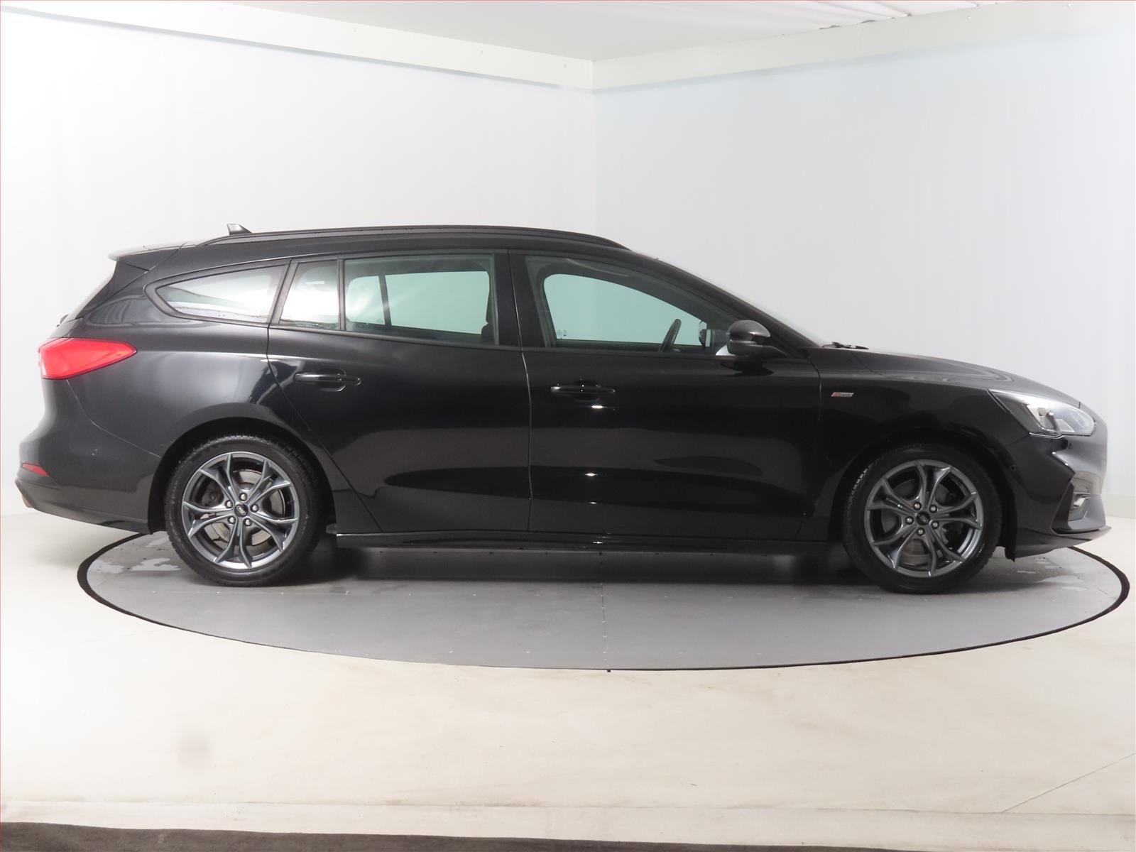 Ford Focus, 1.5 EcoBoost, ST-Line, Automat - fotka 6