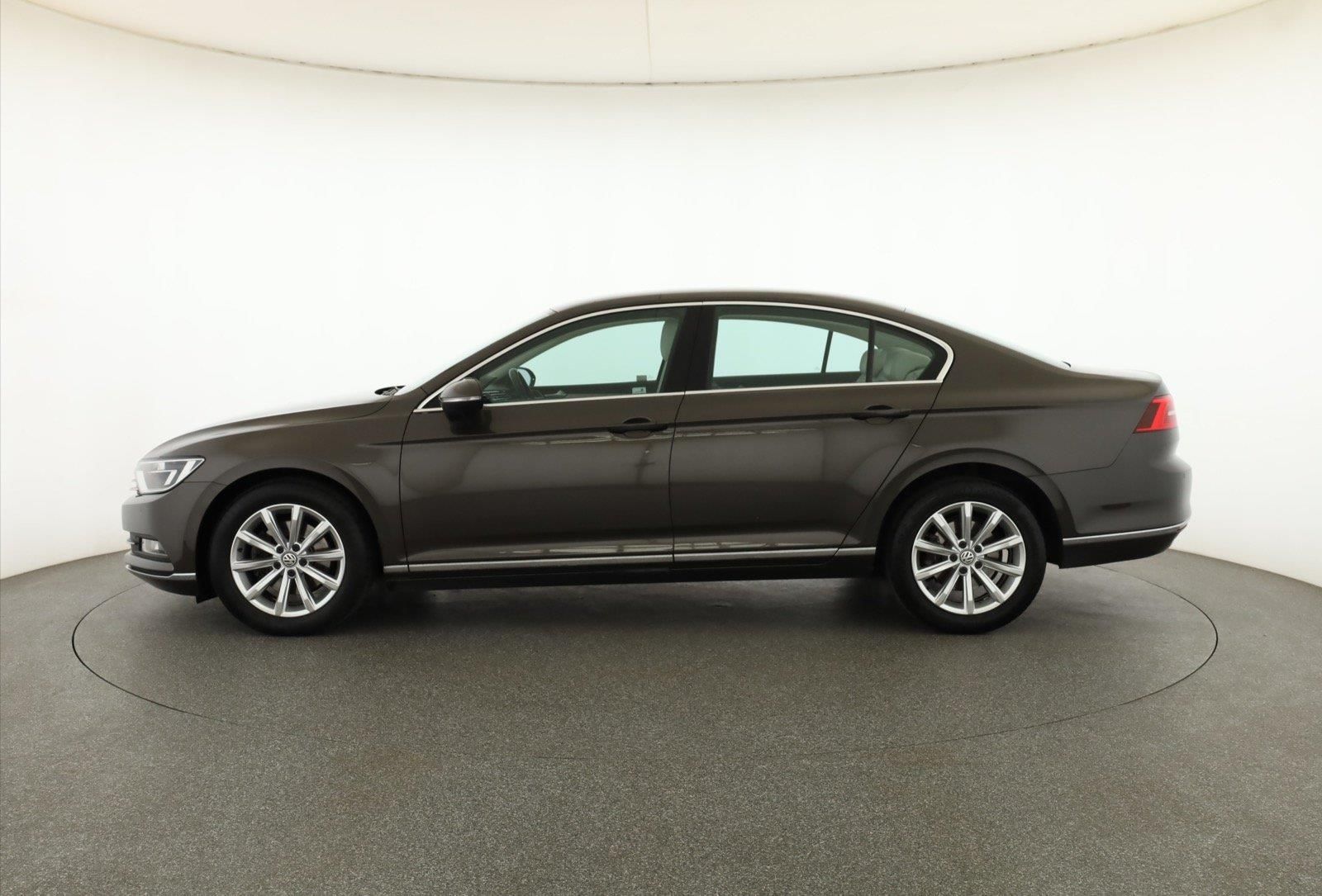 Volkswagen Passat, 2.0 TDI, Serv.kniha, Kůže - fotka 3