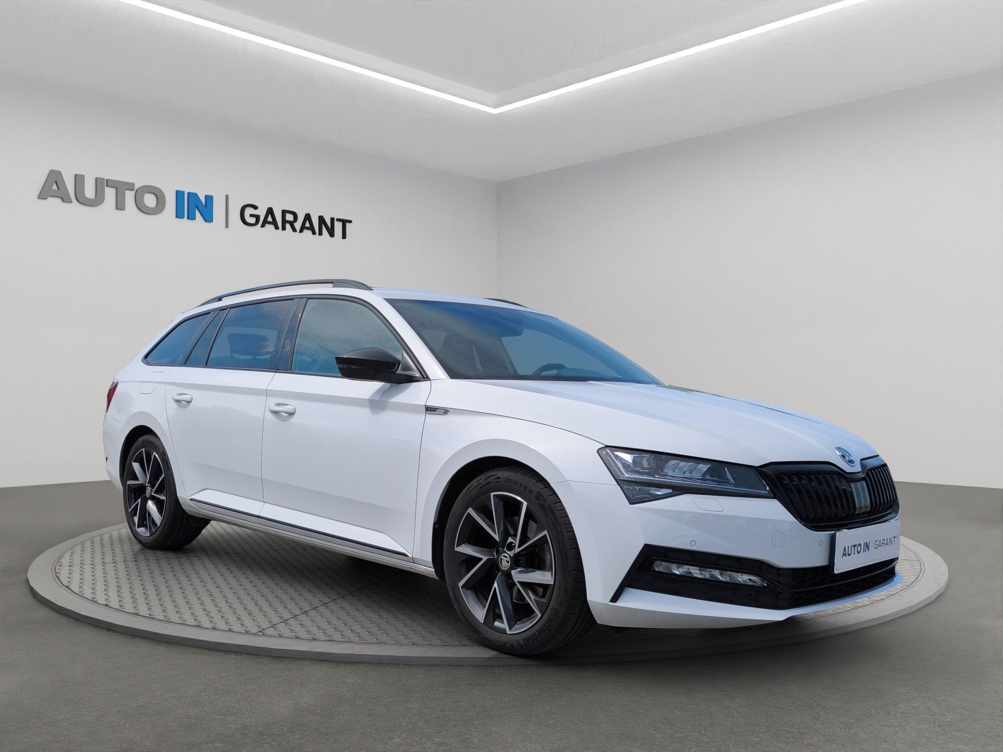 Škoda Superb, SportLine 2.0 TDI 110kW DSG, Č - fotka 3