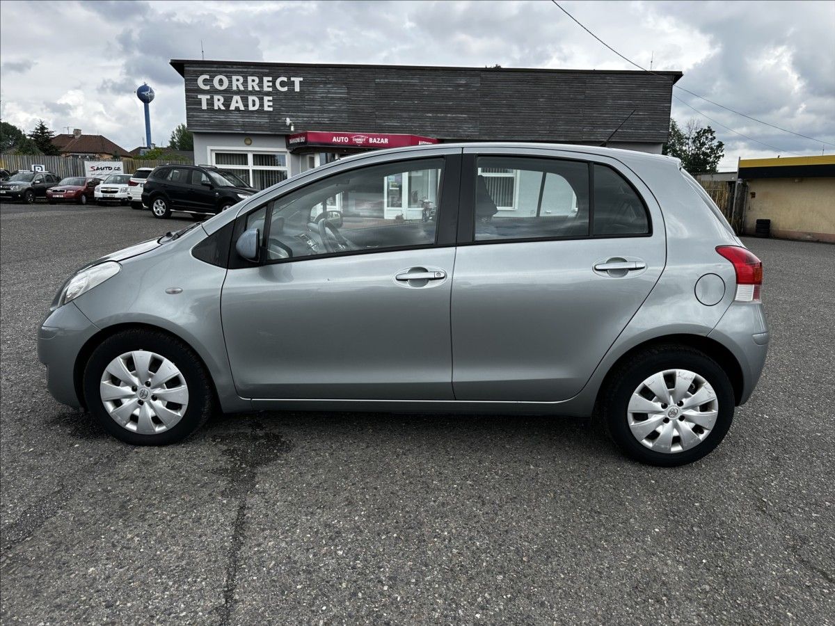 Toyota Yaris, 1,3 i-MÁLO KM-KLIMA-CEBIA - fotka 2