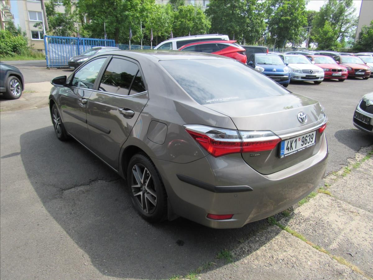 Toyota Corolla, 1,6 VVT-i 97kW Sedan - fotka 4
