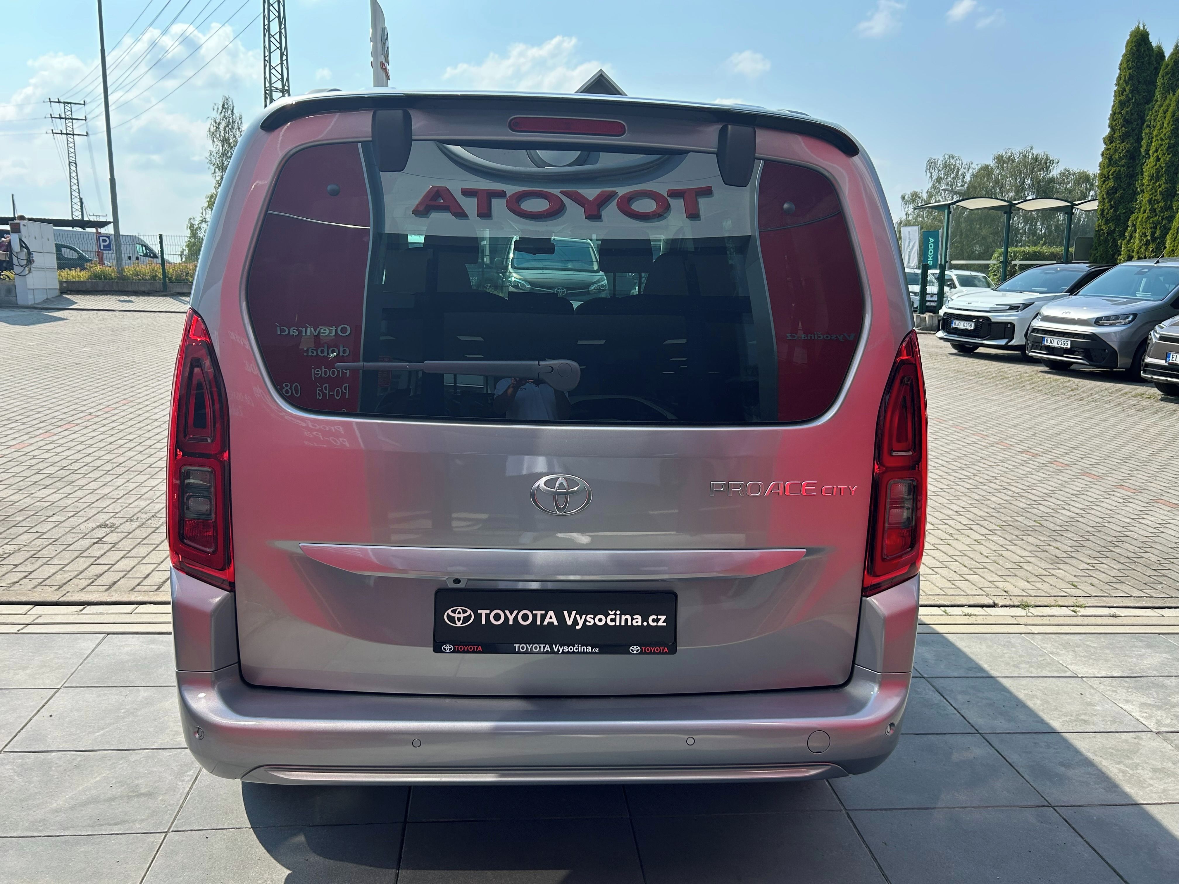 Toyota Proace City Verso, Long 1,2i 110PS Family 7Míst - fotka 4