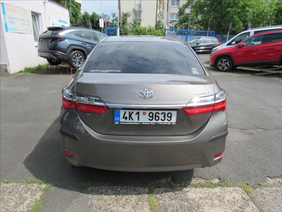 Toyota Corolla, 1,6 VVT-i 97kW Sedan - fotka 5