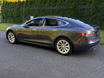 85D AWD 89%SOH Servisováno