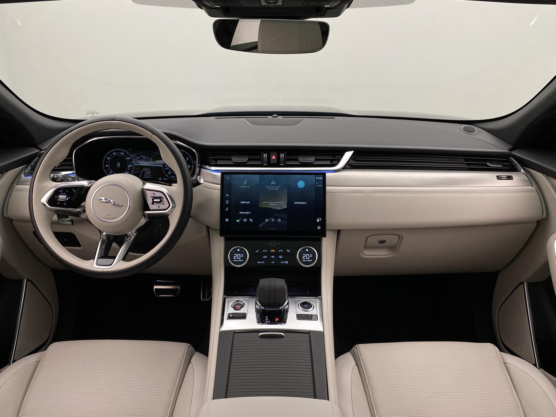 Jaguar F-Pace, P250 SE R-DYNAMIC AWD AUT - fotka 2