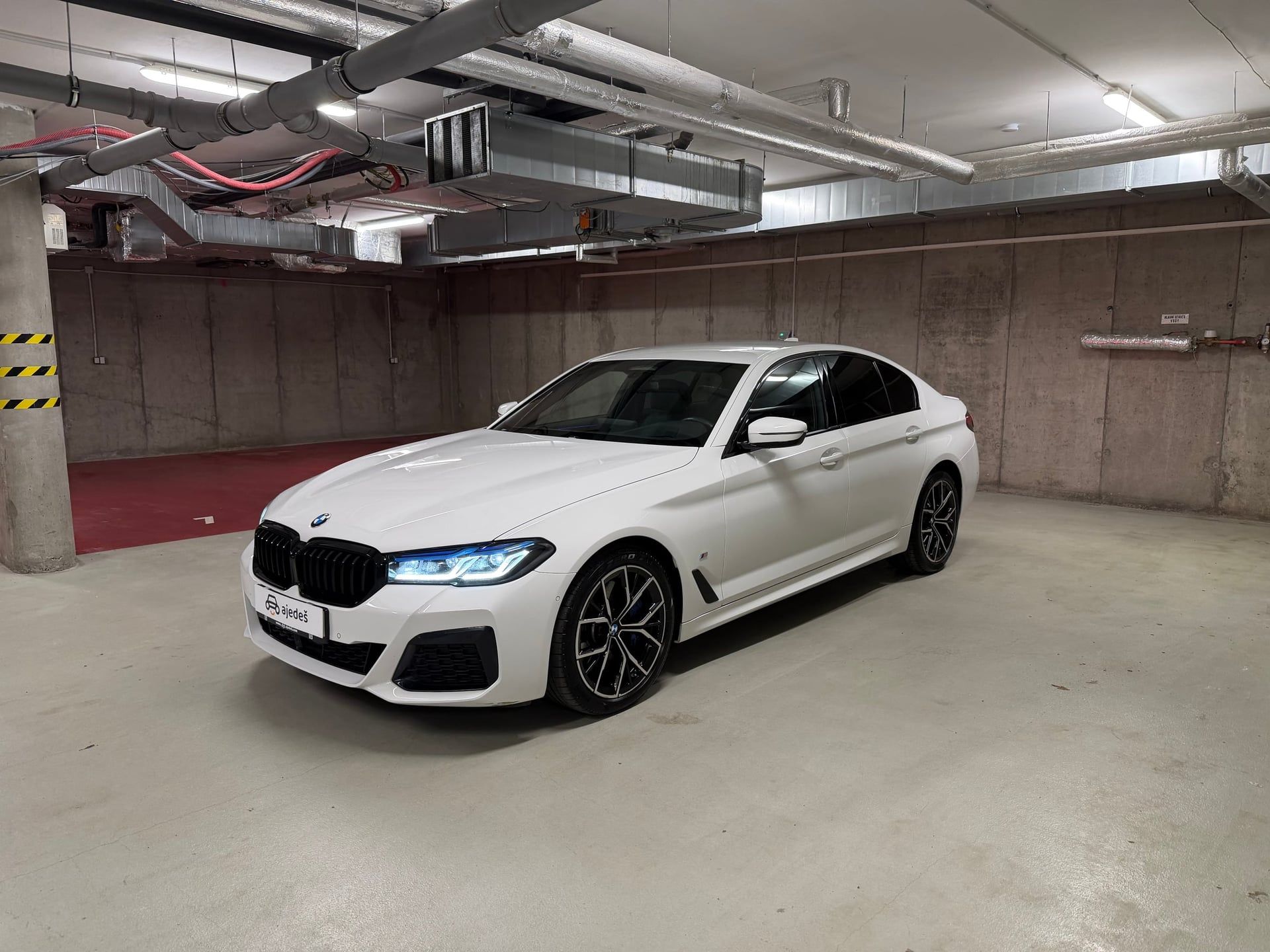 BMW Řada 5, 530d xDrive/M-paket/ČR/záruka - fotka 2