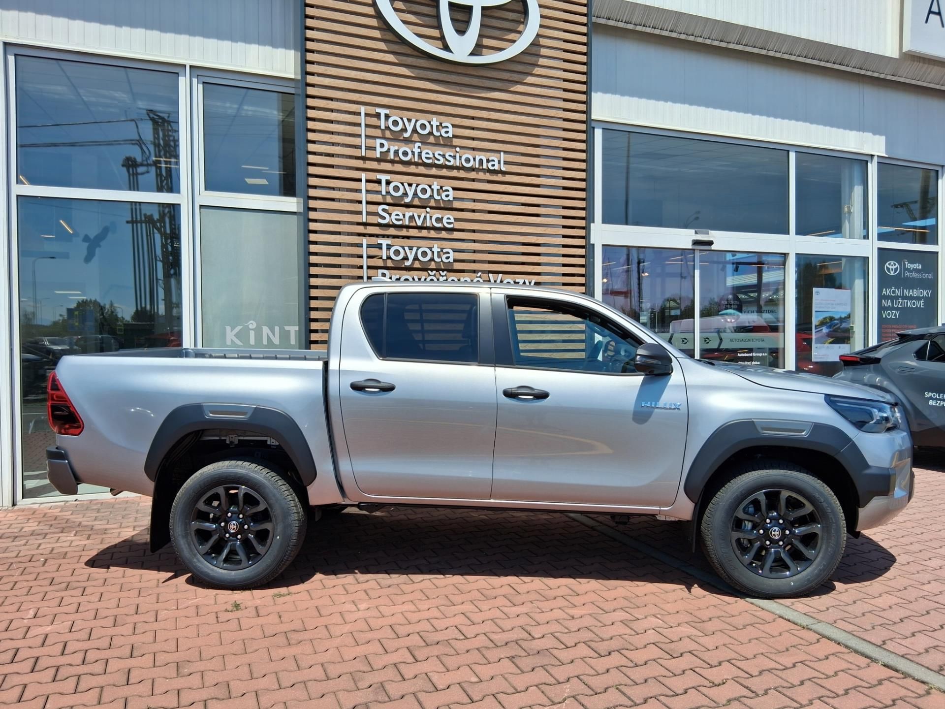 Toyota Hilux, 2,8 D-4D 205K  INVINCIBLE - fotka 3