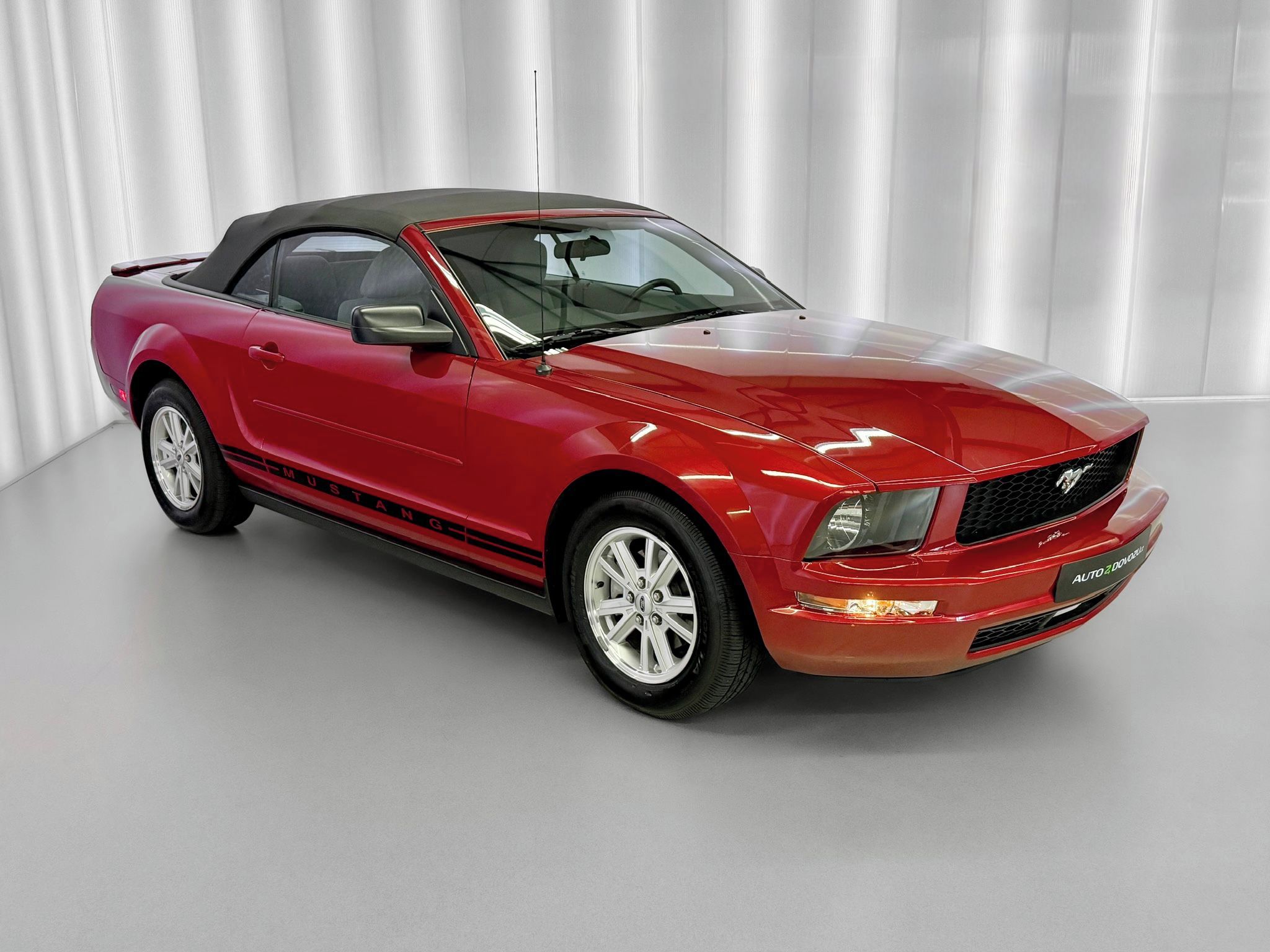 Ford Mustang, 4.0 V6 154 kW AT CABRIO, KLIMA - fotka 5