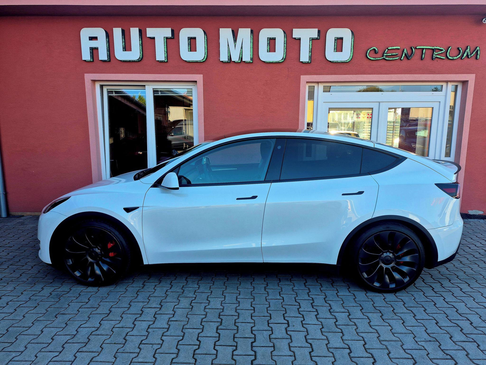 Tesla Model Y, Performance 393 kW SOH 92,5 % - fotka 2
