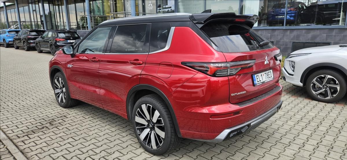 Mitsubishi Outlander, 2,4 PHEV 4x4  INSTYLE - fotka 6