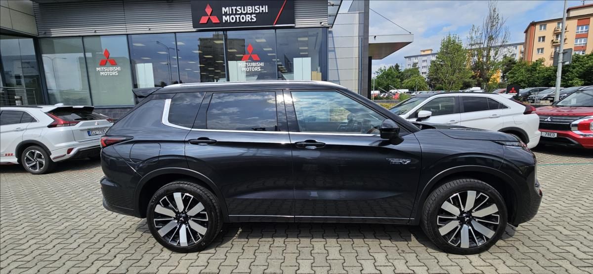 Mitsubishi Outlander, 2,4 PHEV 4x4  INSTYLE - fotka 3