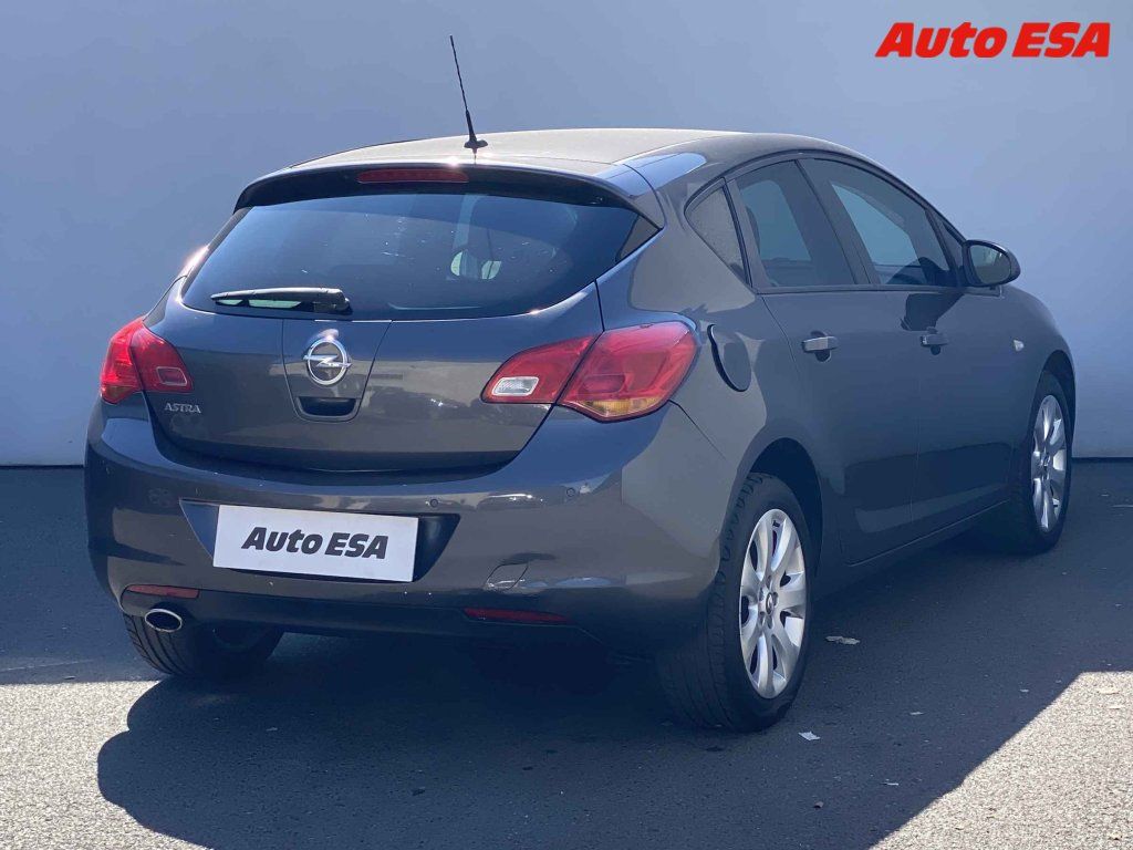 Opel Astra, 1.4T - fotka 6