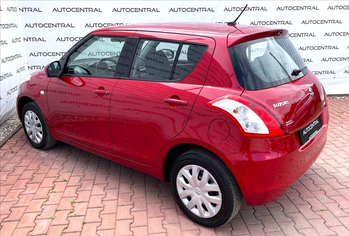 Suzuki Swift, 1,2 i,4x4,STK 6/28, serv.kn. - fotka 6