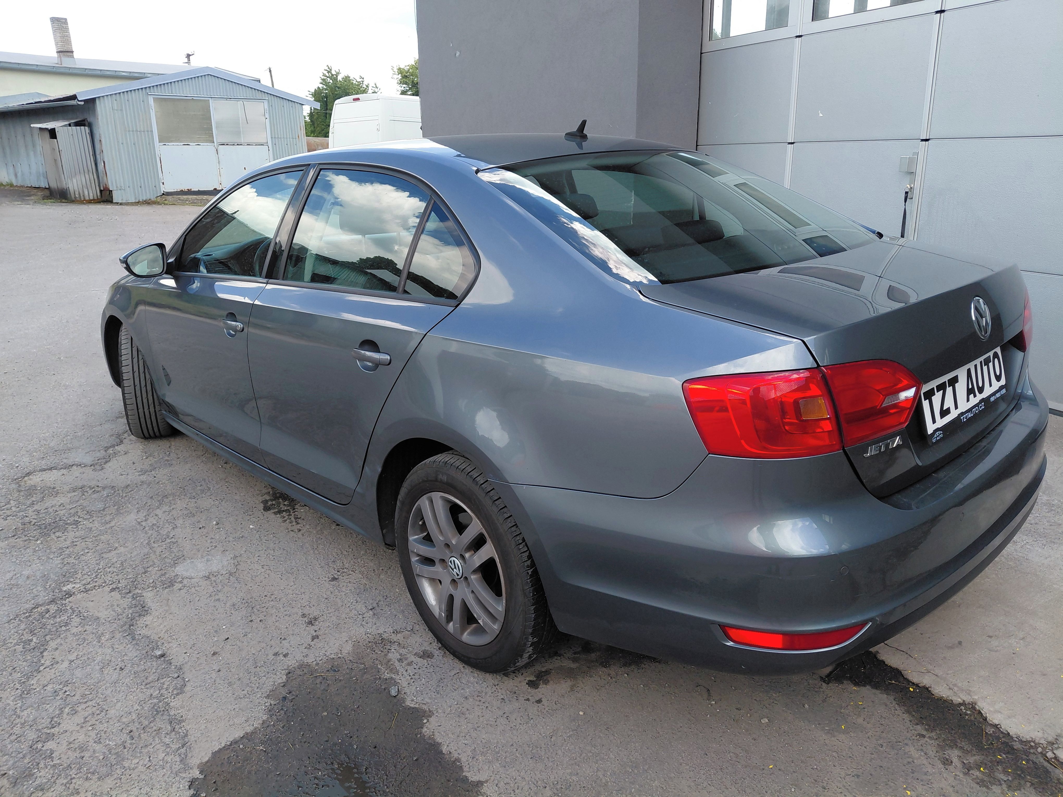Volkswagen Jetta, 1.2 TSi 77kW, VÝBAVA, PĚKNÁ - fotka 4