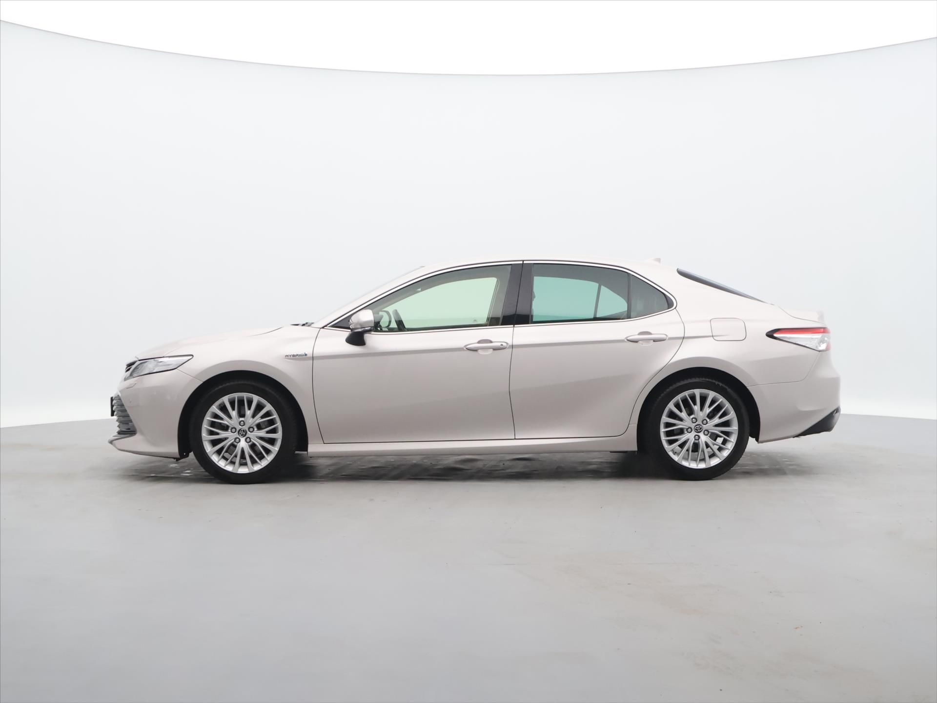 Toyota Camry, 2.5 Hybrid 131kW Executive CZ - fotka 4