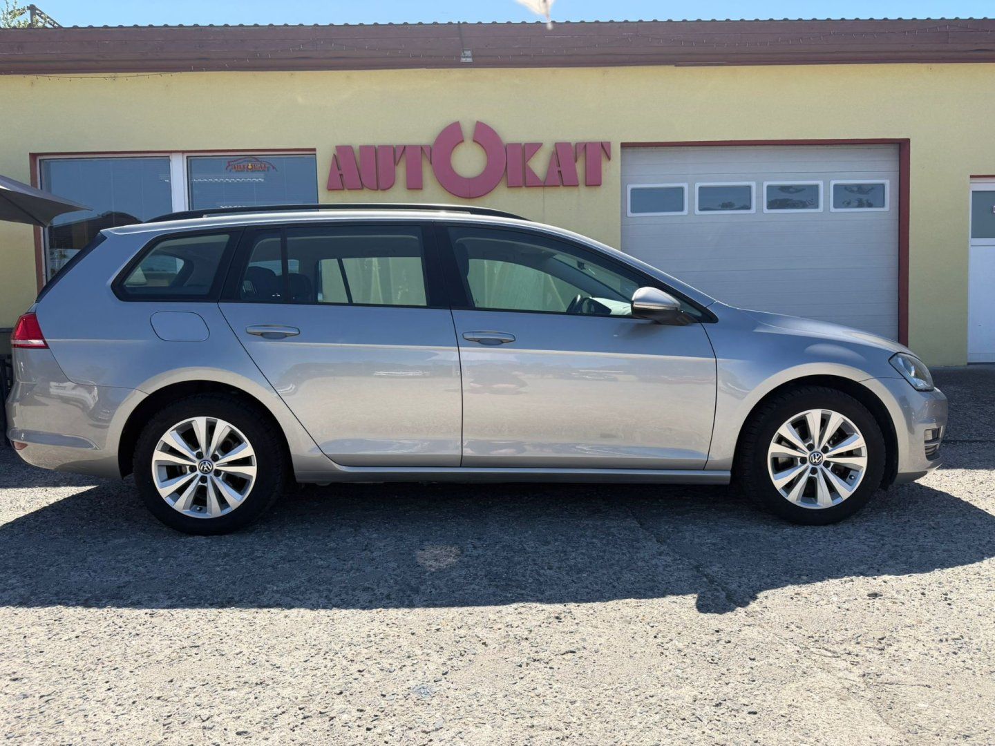 Volkswagen Golf, 1.6 TDi 81kW/1MAJ/Tempomat - fotka 2