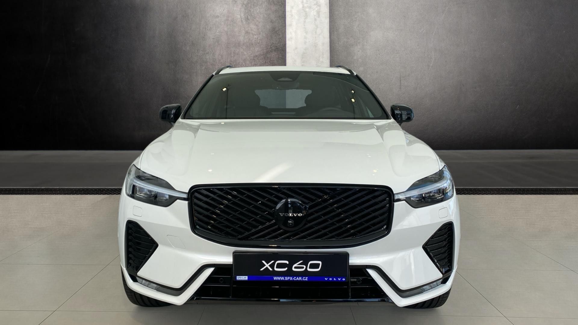 Volvo XC60, PLUS BLACK EDITION, B5 AWD, 18 - fotka 2