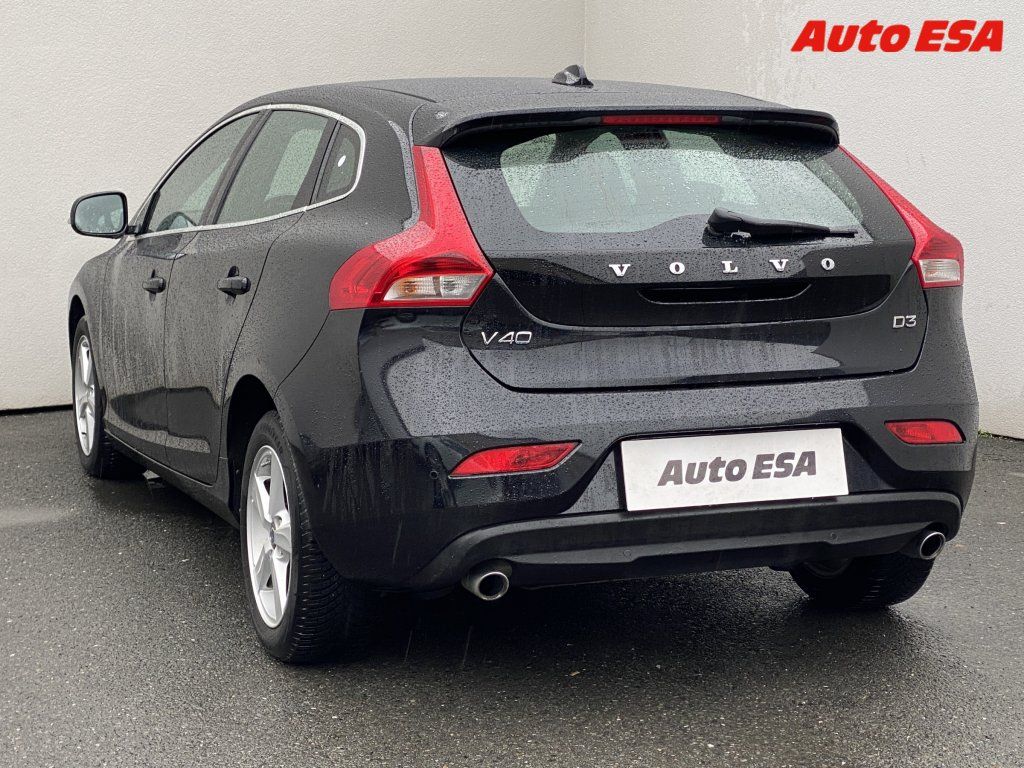 Volvo V40, 2.0 D,Momentum,bixen,navi - fotka 6