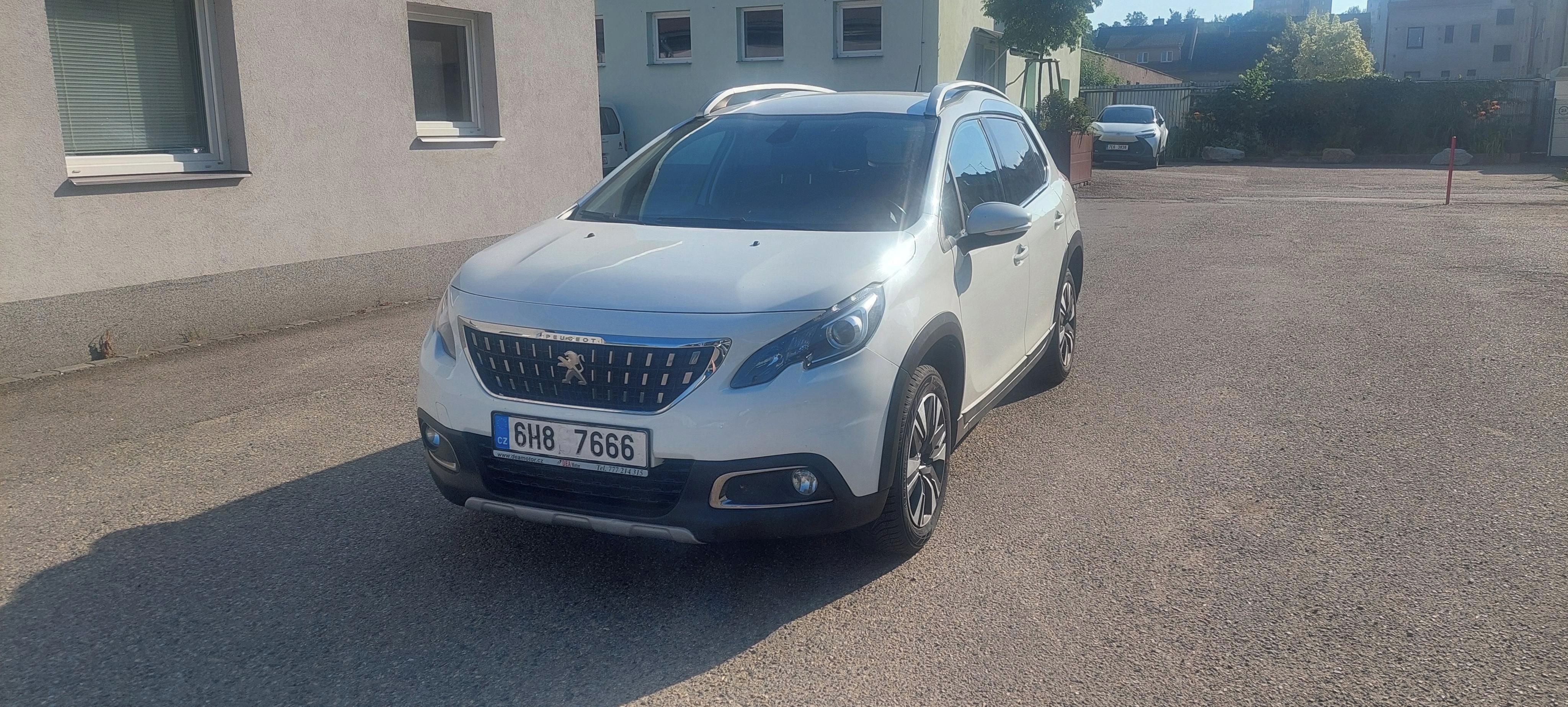 Peugeot 2008, 1,2 benzín, automat - fotka 2