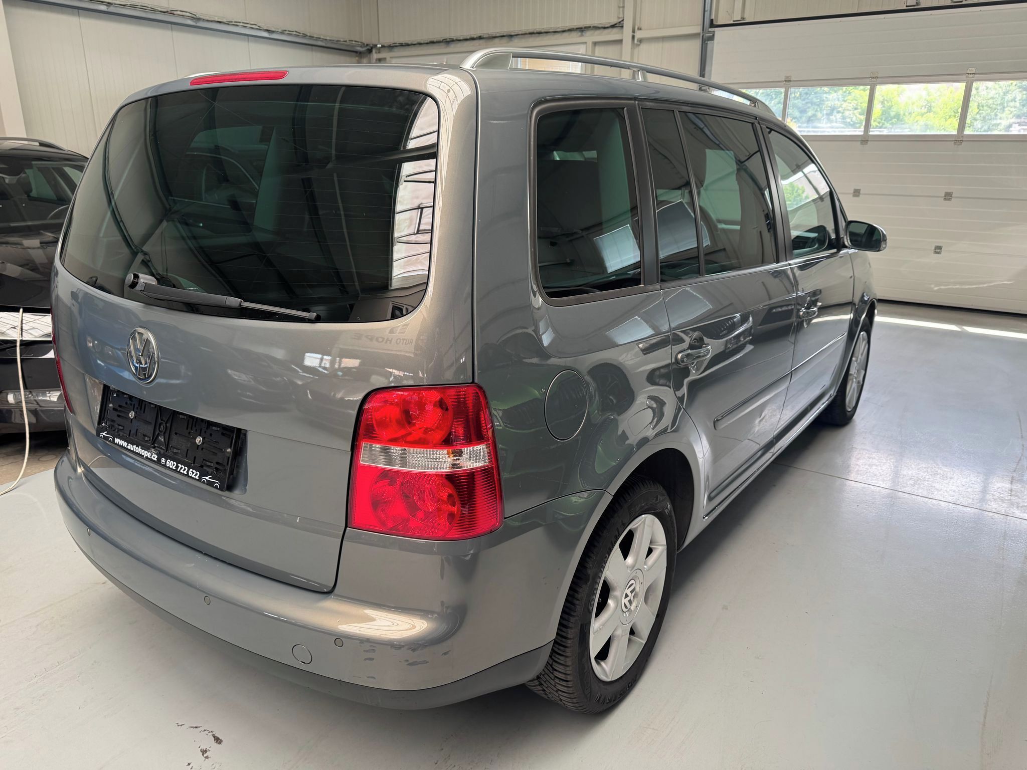 Volkswagen Touran, 2.0 TDI DSG Highline - fotka 6