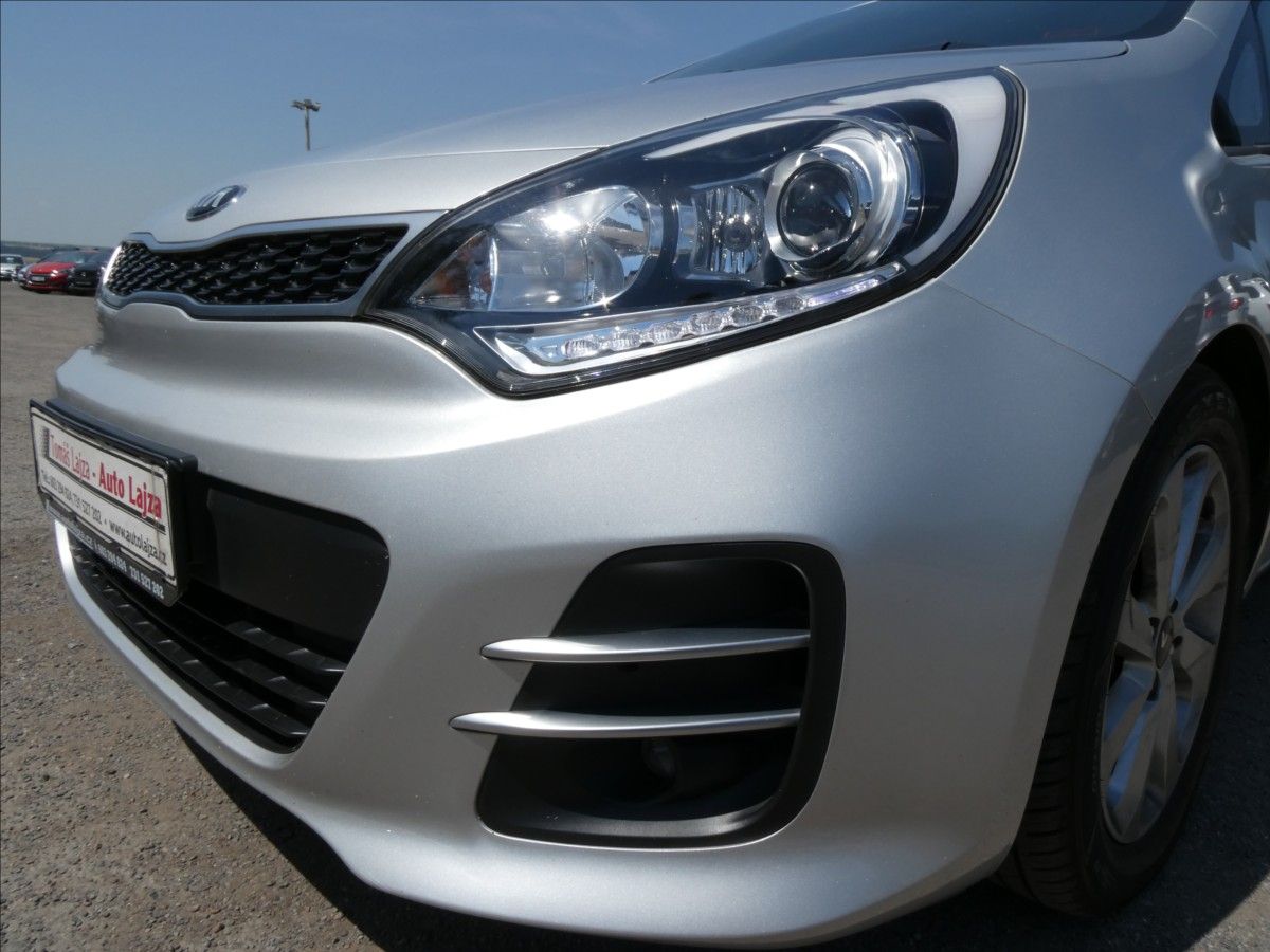 Kia Rio, 1,2 i 62kW serviska, NAVI - fotka 4