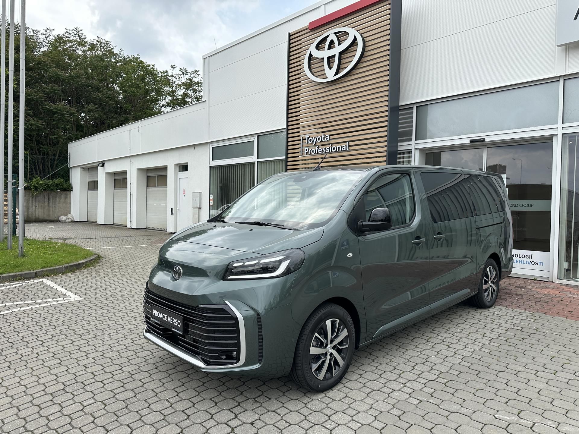 Toyota Proace Verso, 2.2D 8AT Family 8S Webasto L2 - fotka 2