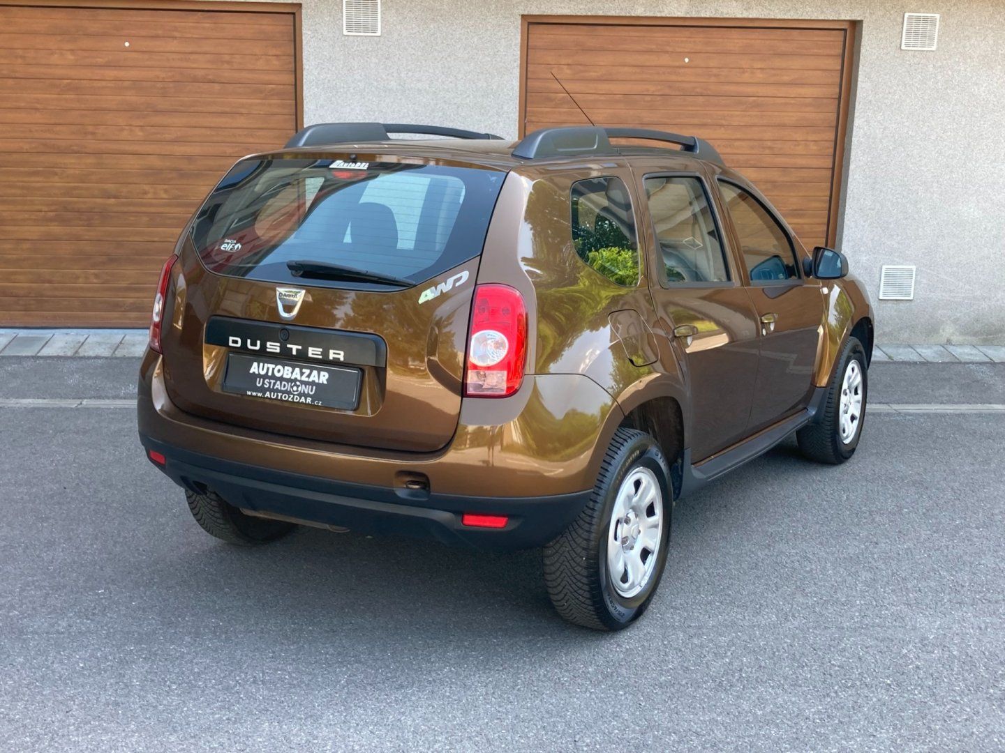Dacia Duster, 1,6 16V 4x4 velmi pěkný stav - fotka 3