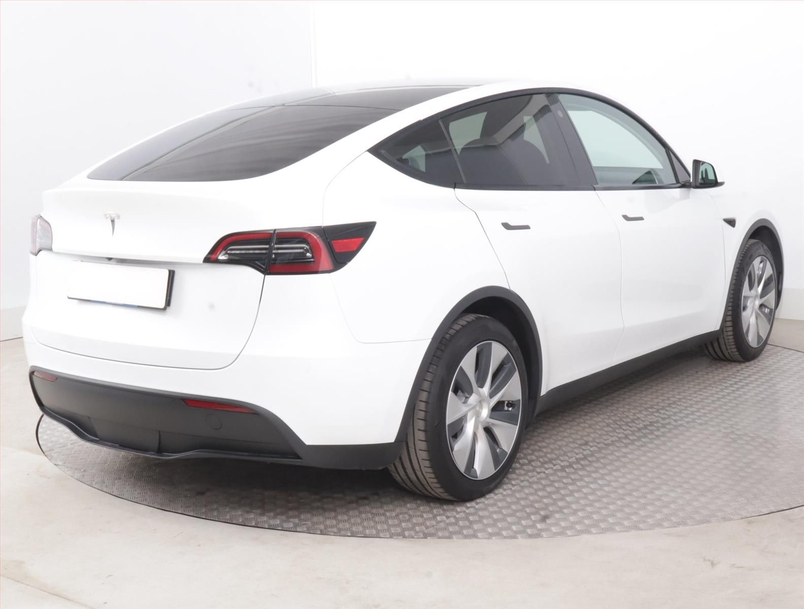 Tesla Model Y, RWD LFP 60kWh, SoH 97% - fotka 5