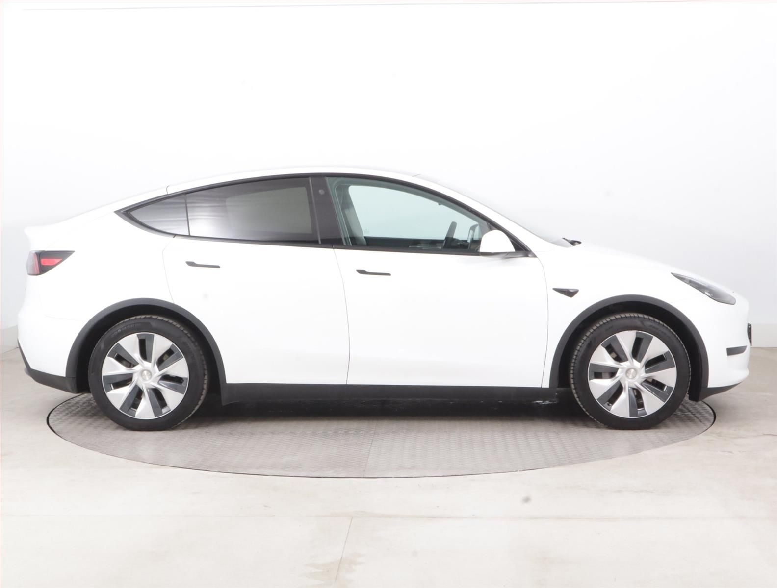 Tesla Model Y, RWD LFP 60kWh, SoH 97% - fotka 6
