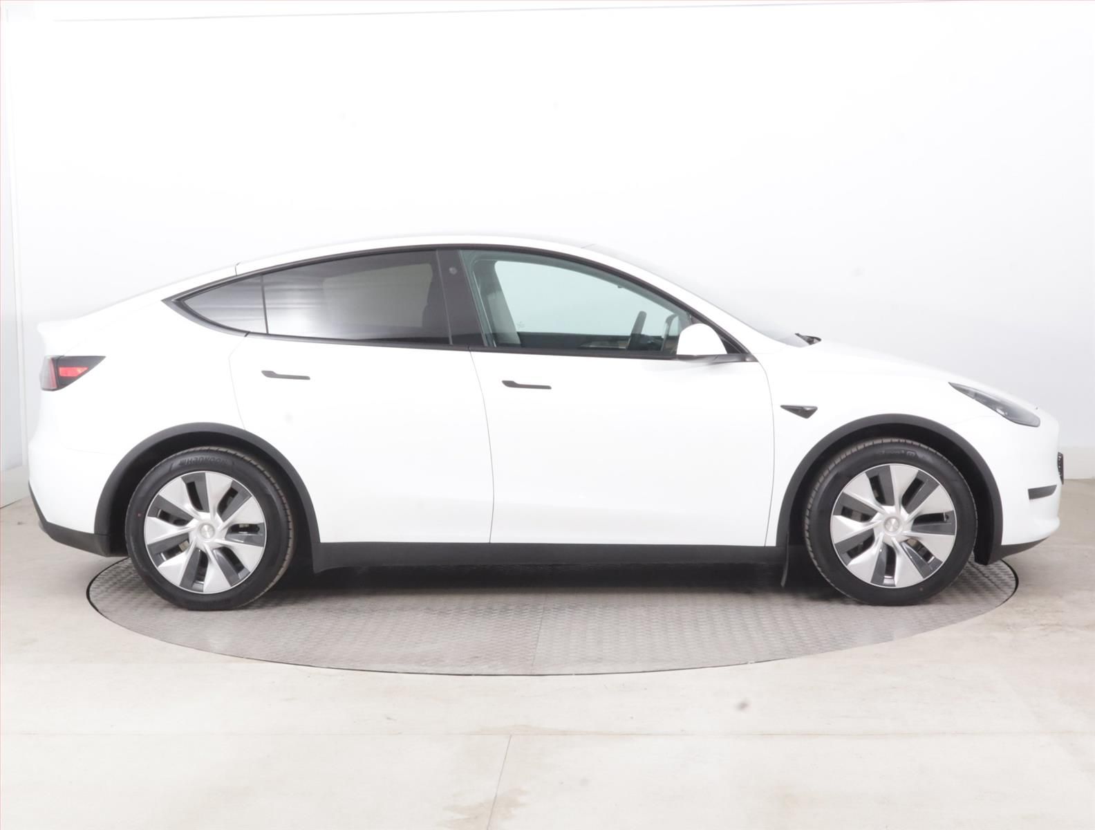 Tesla Model Y, RWD LFP 60kWh, SoH 97% - fotka 6