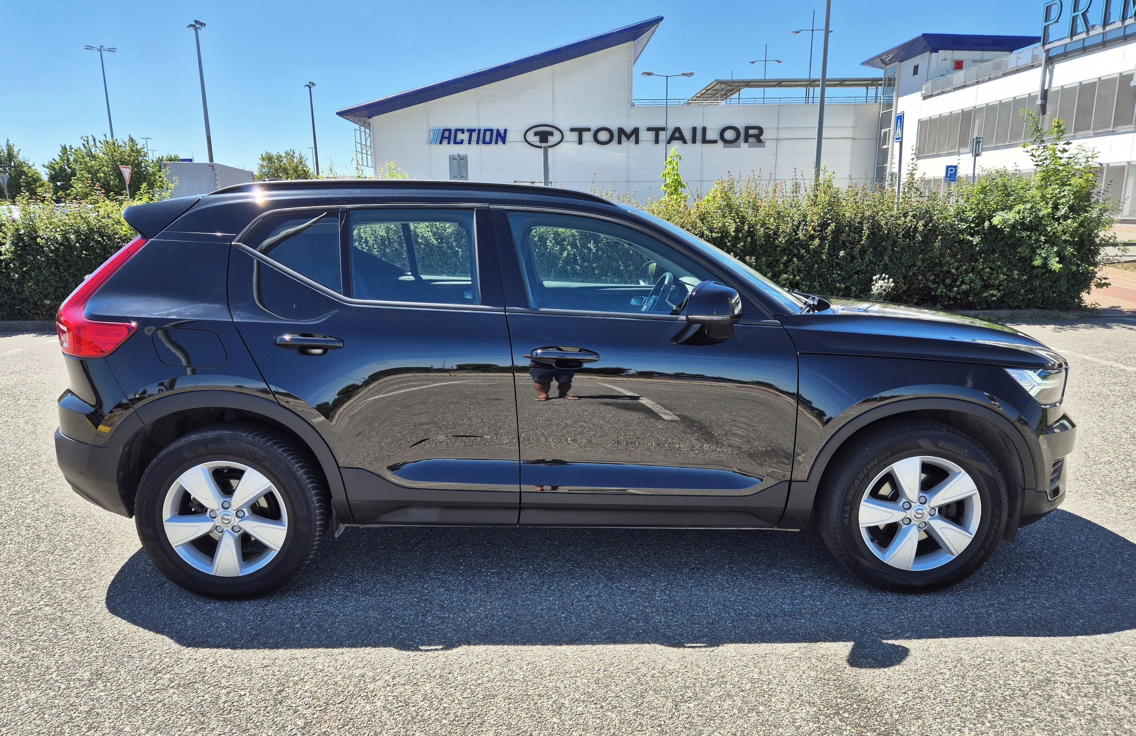Volvo XC40, 1.5i 163PS 1.MAJ MANUÁL ! LED - fotka 4