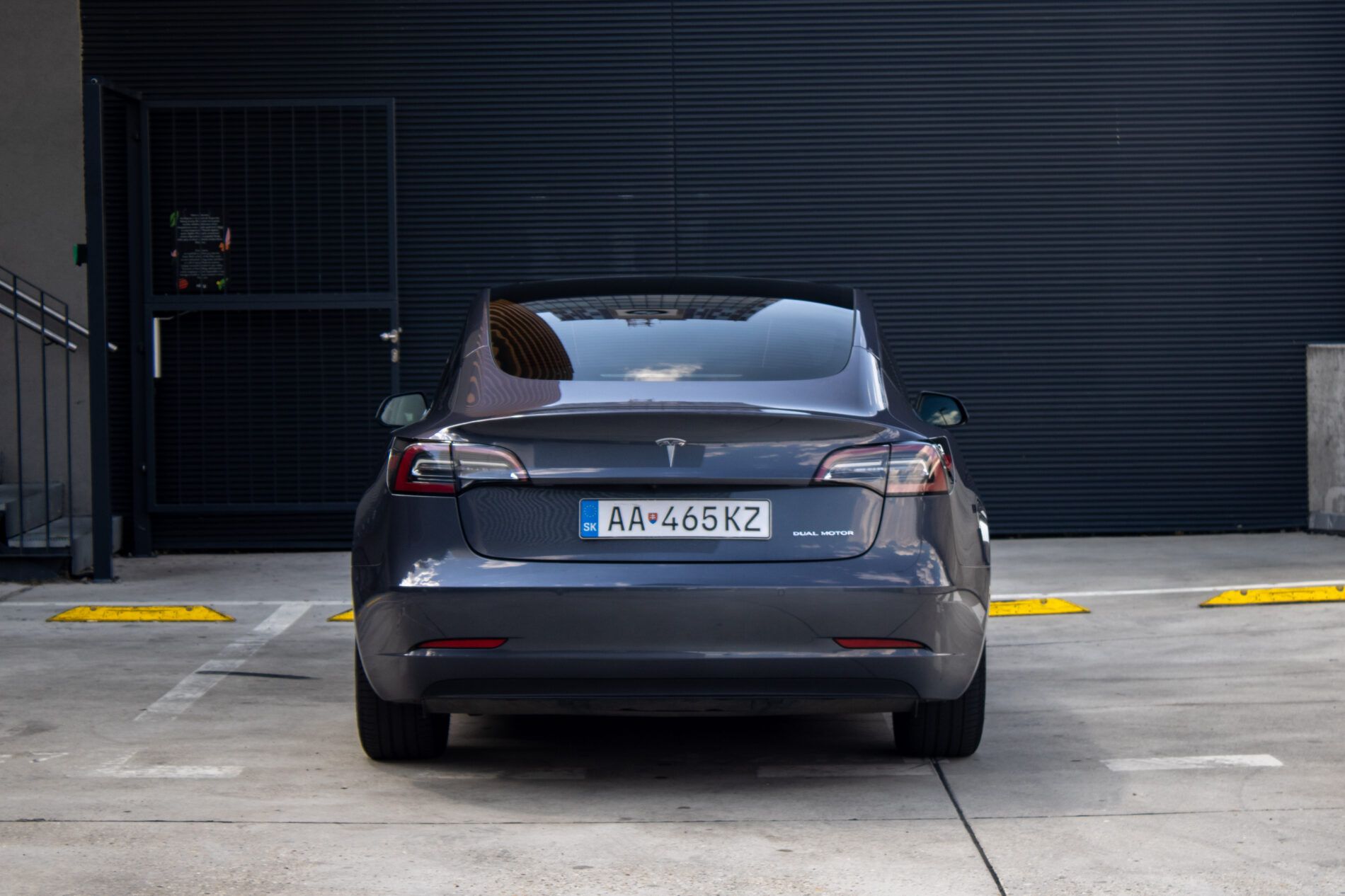 Tesla Model 3 - fotka 5