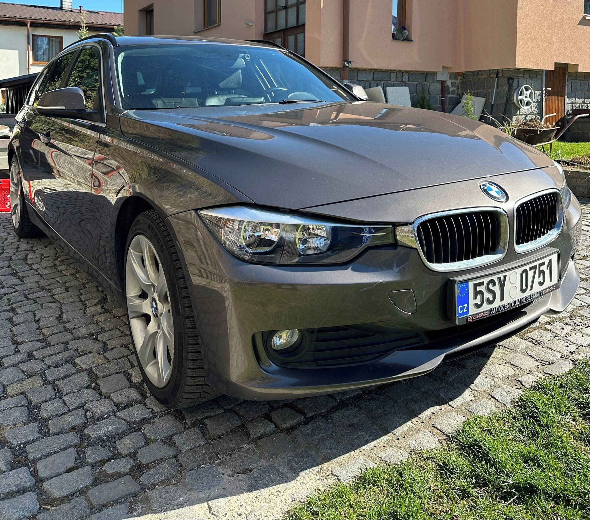 BMW Řada 3, BMW 318 D - fotka 2