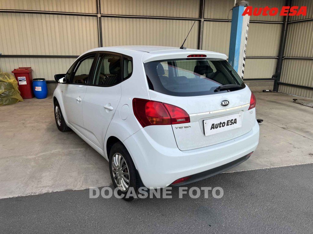 Kia Venga, 1.4 CVVT,1.maj,ČR - fotka 2
