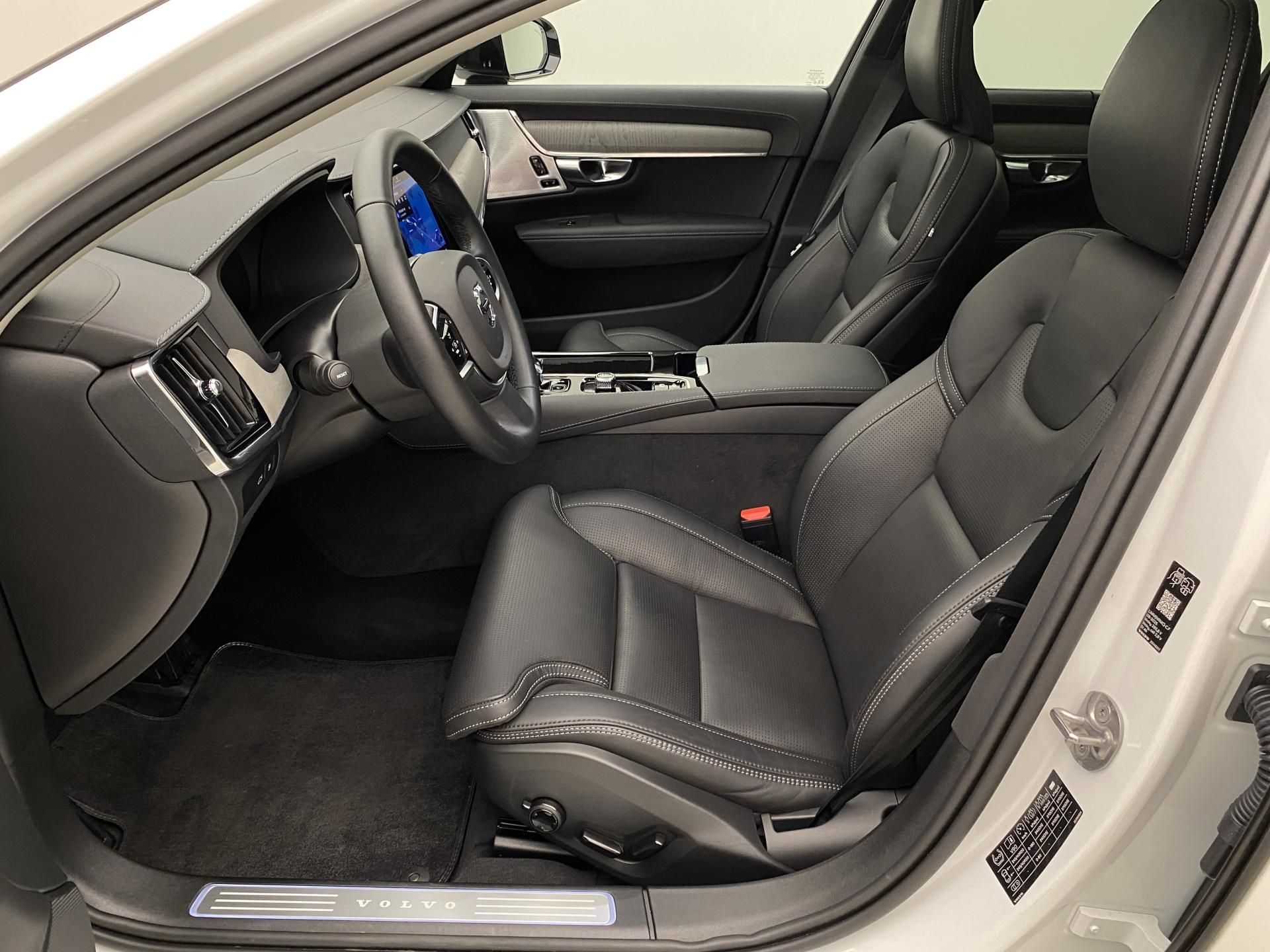 Volvo V90, T8 AWD RECHARGE DARK ULTRA CZ - fotka 3