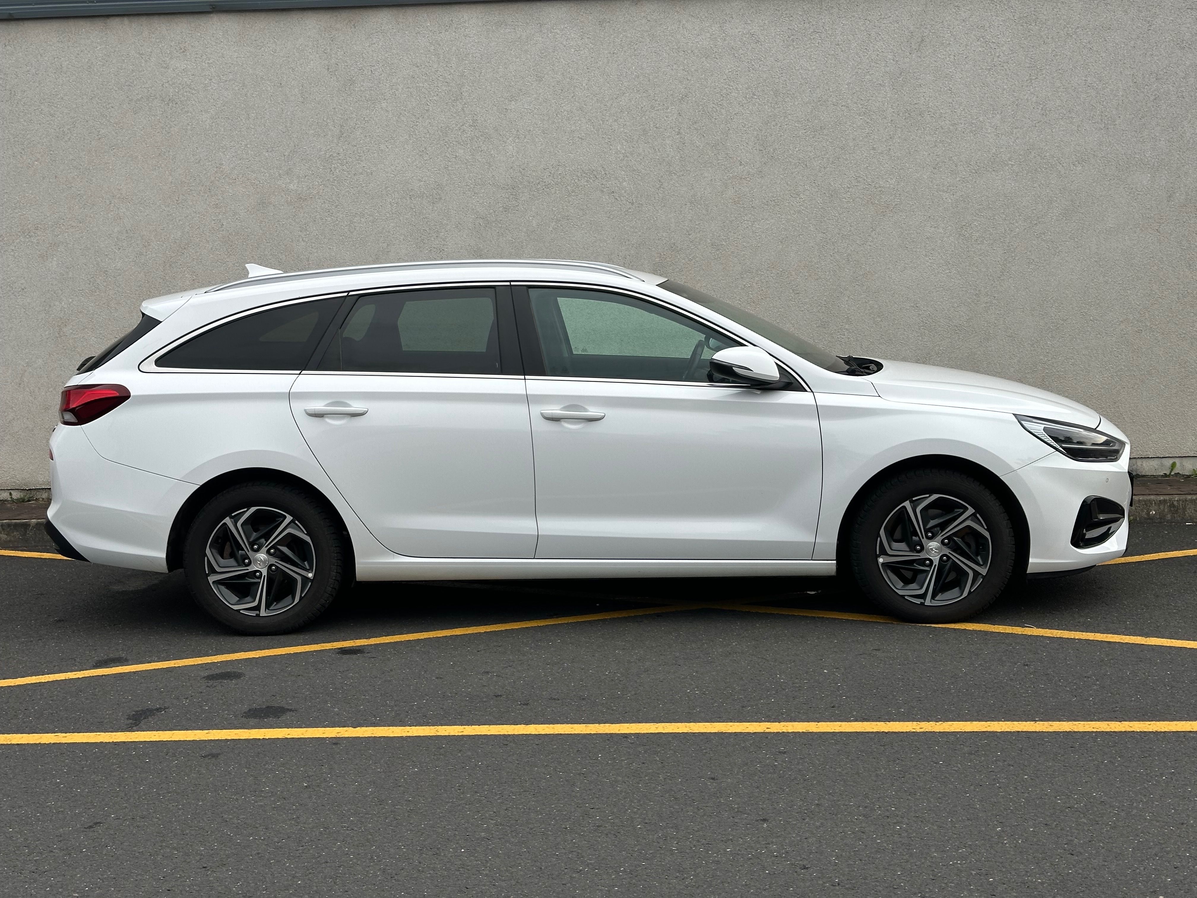 Hyundai i30, 1,6crdi,smart,1.maj.Čr,DPH - fotka 3