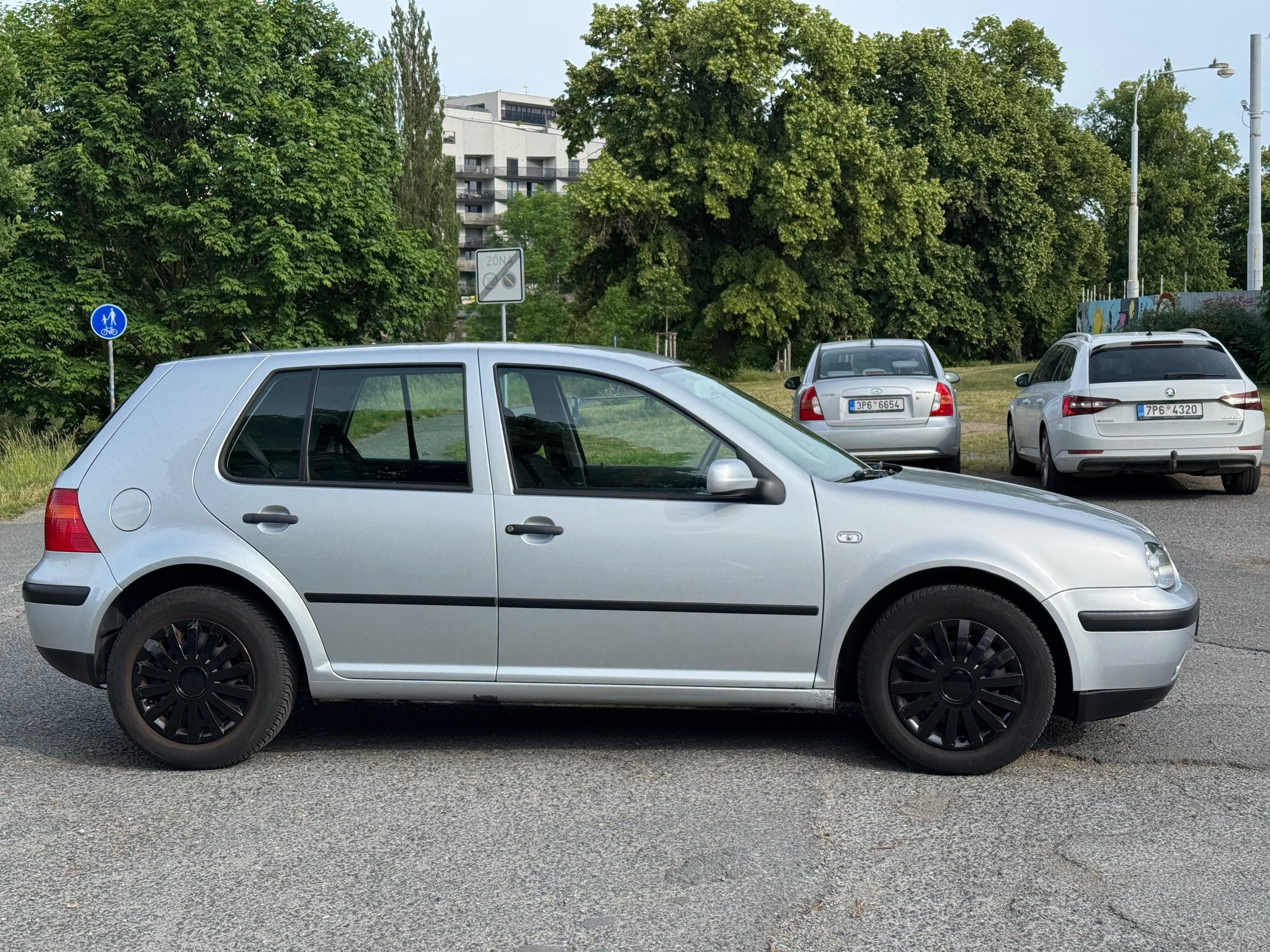 Volkswagen Golf, 1.4i 60Kw manuál klima - fotka 5