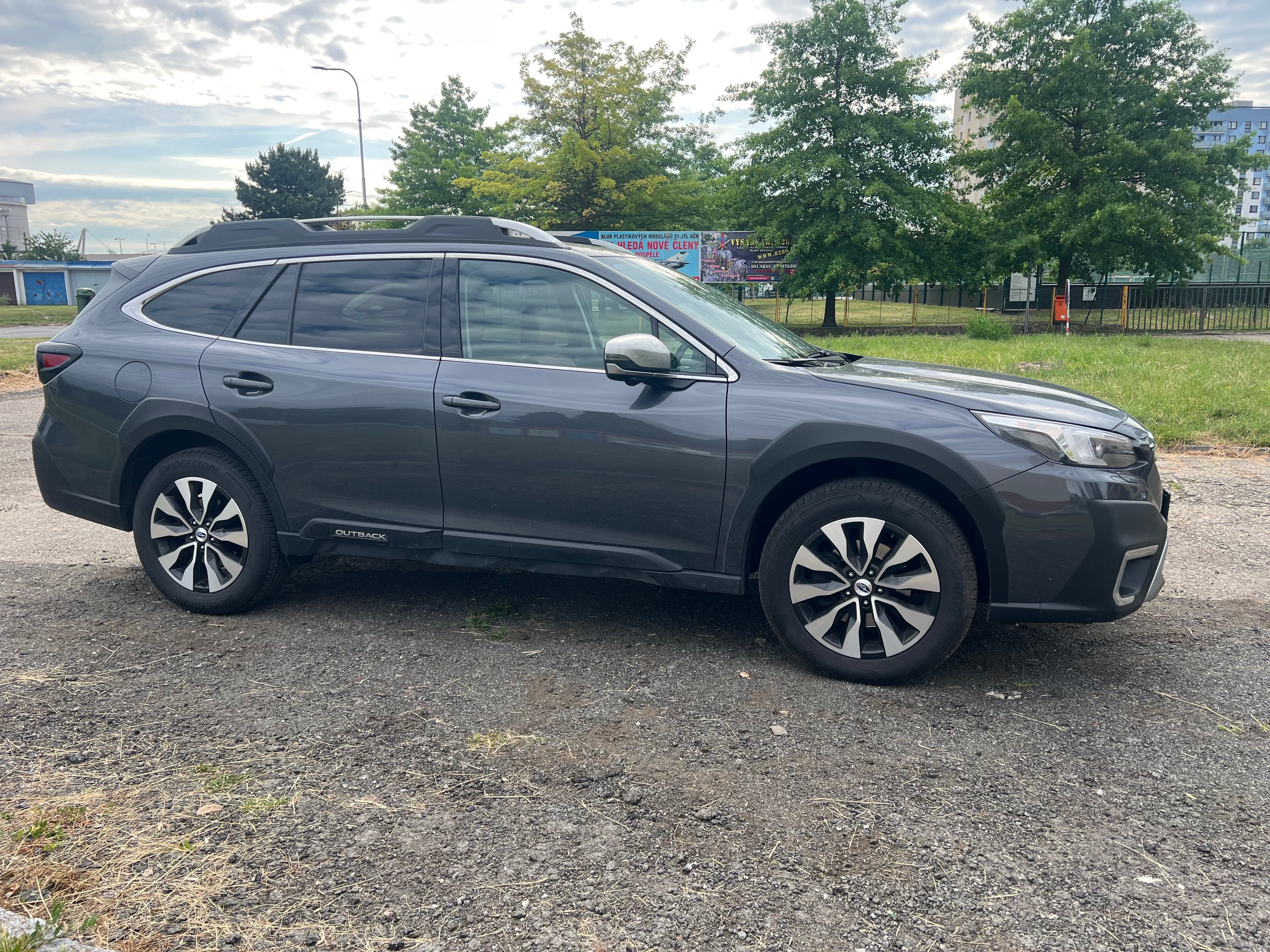 Subaru Outback, OUTBACK  2,4  124 kw Čr 62tkm - fotka 2