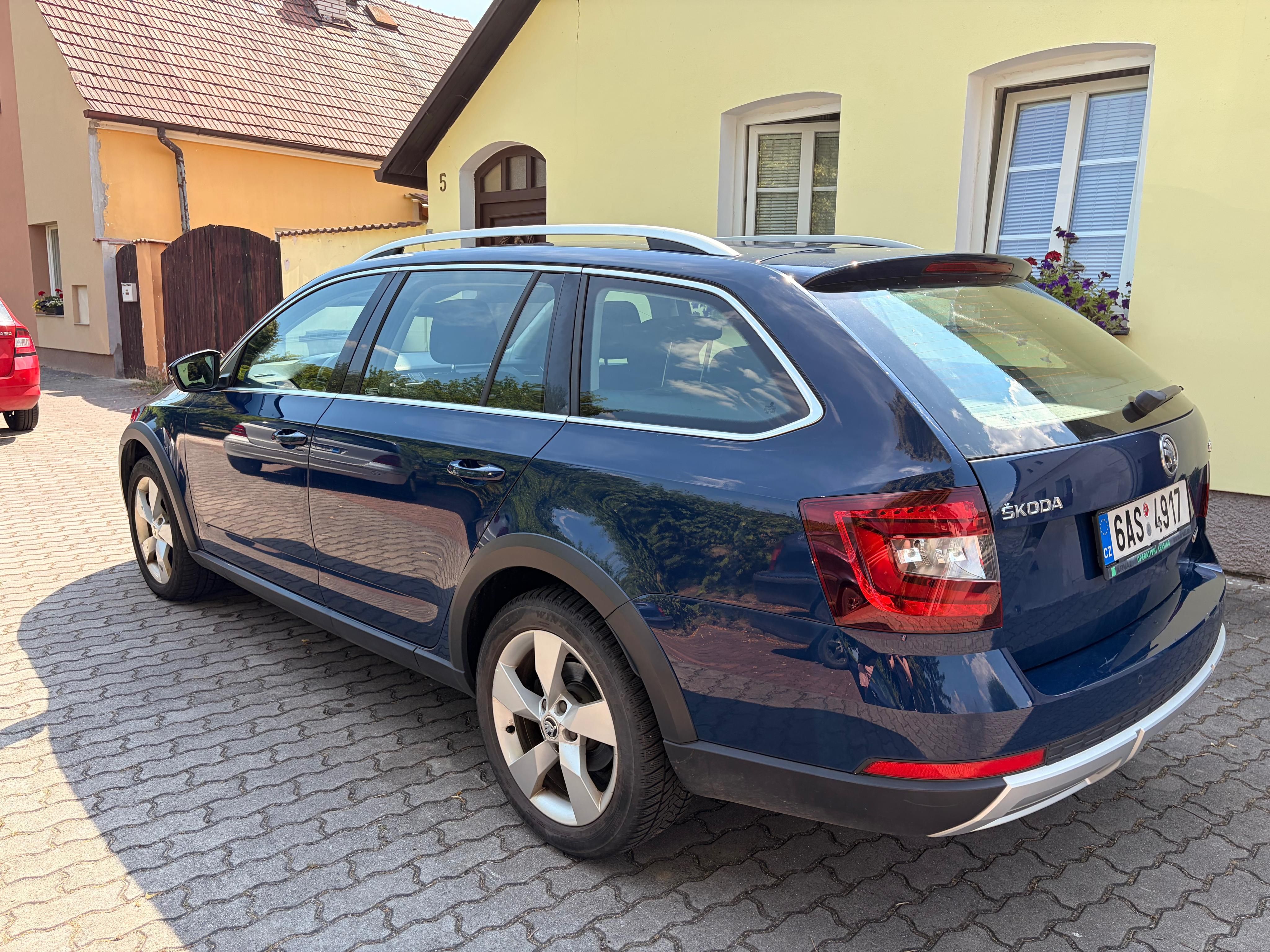 Škoda Octavia, 2.0 TDI Scout 4x4 DSG - fotka 4