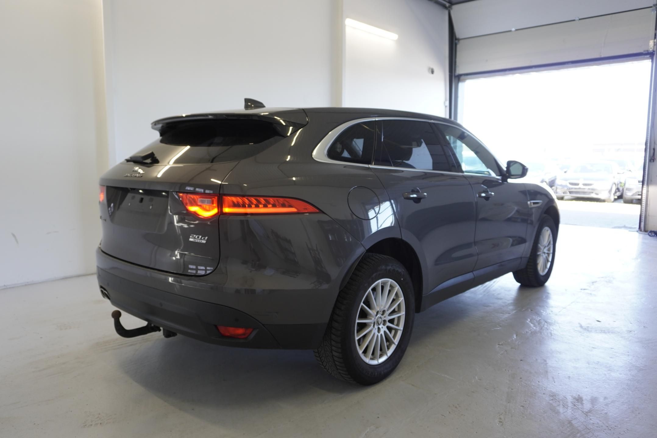 Jaguar F-Pace, 2.0D 132kW PRESTIGE - fotka 5